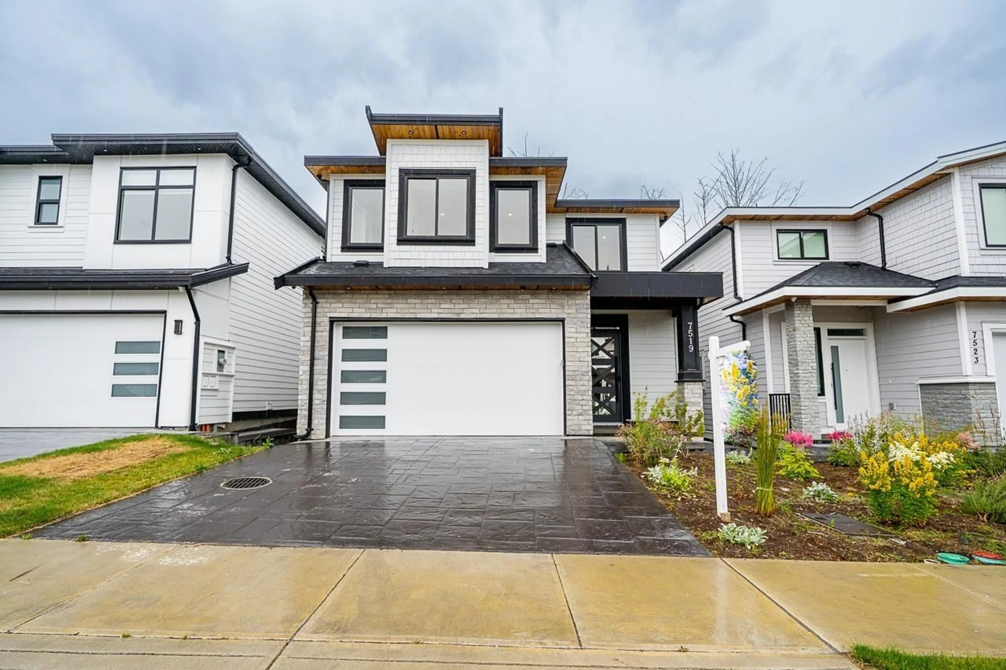 Home with vinyl exterior material, street for 7519 205, Langley British Columbia V2Y3S8