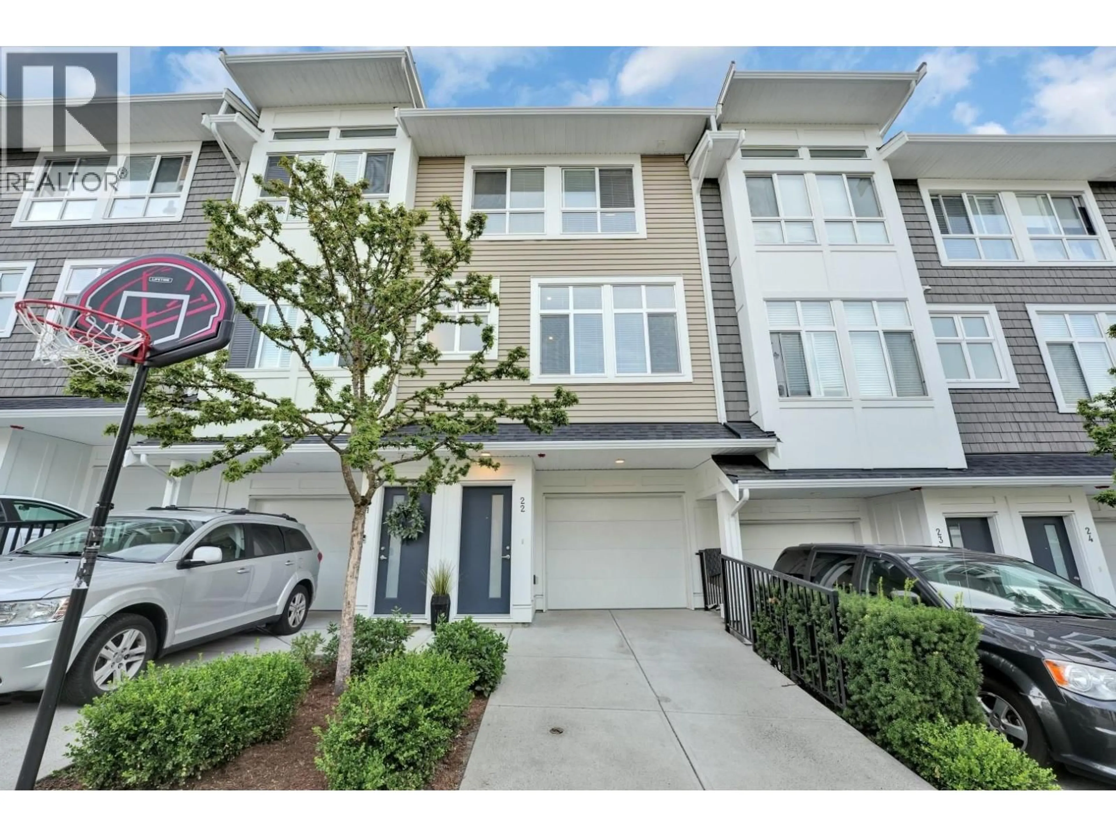 A pic from outside/outdoor area/front of a property/back of a property/a pic from drone, street for 22 - 24108 104 AVENUE, Maple Ridge British Columbia V2W0J5