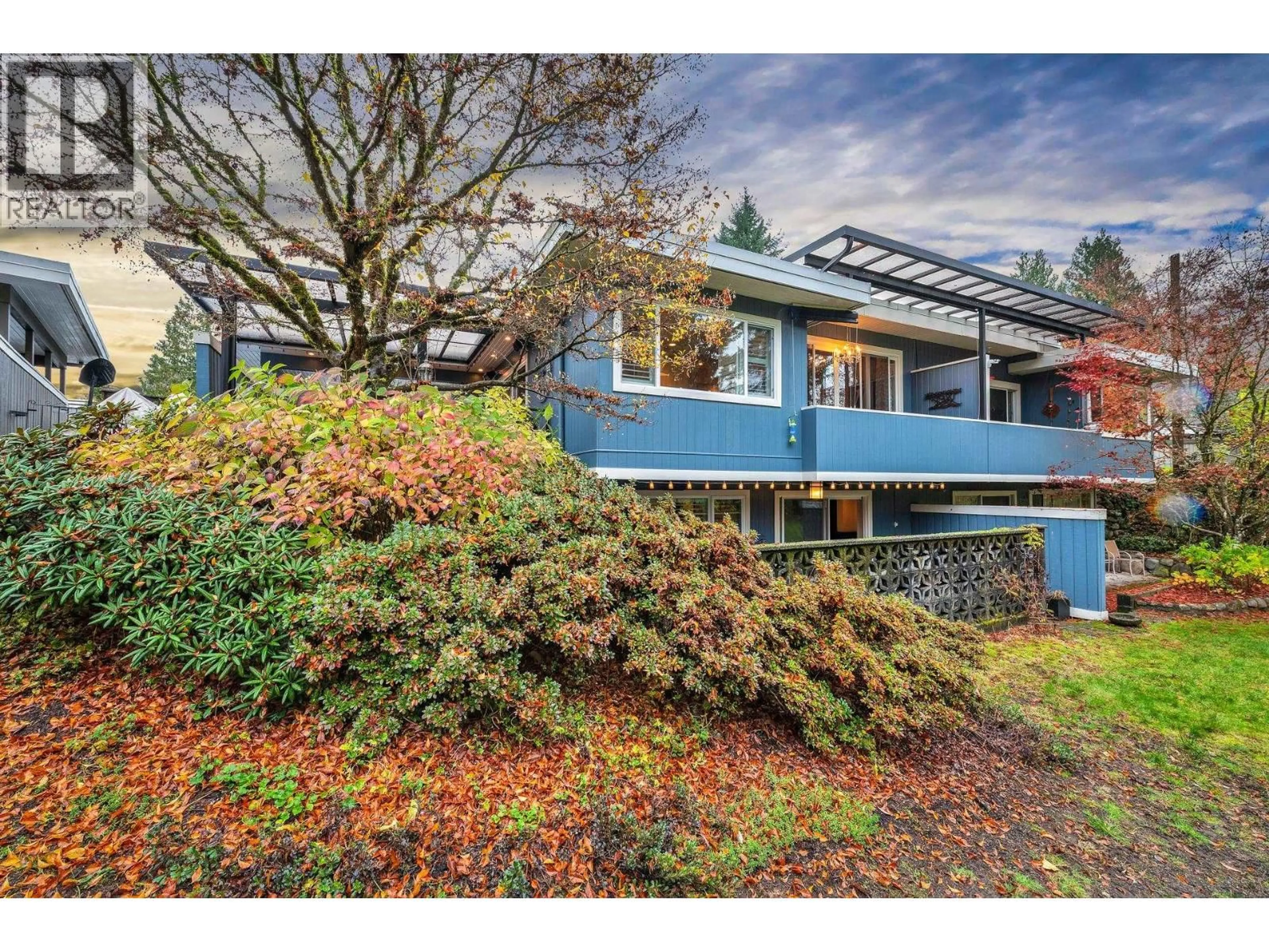 Home with vinyl exterior material, unknown for 3669 EDGEMONT BOULEVARD, North Vancouver British Columbia V7R2P6