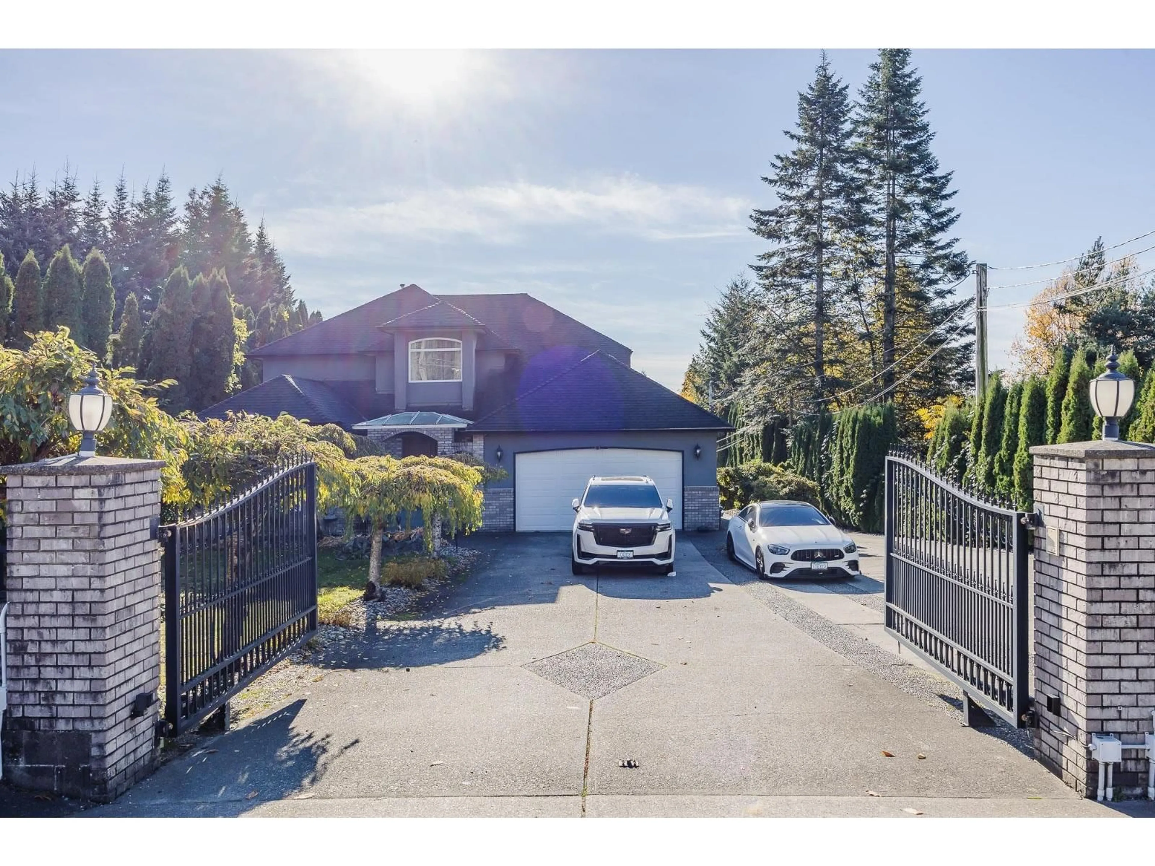 A pic from outside/outdoor area/front of a property/back of a property/a pic from drone, street for 32832 BEST, Mission British Columbia V2V2S8