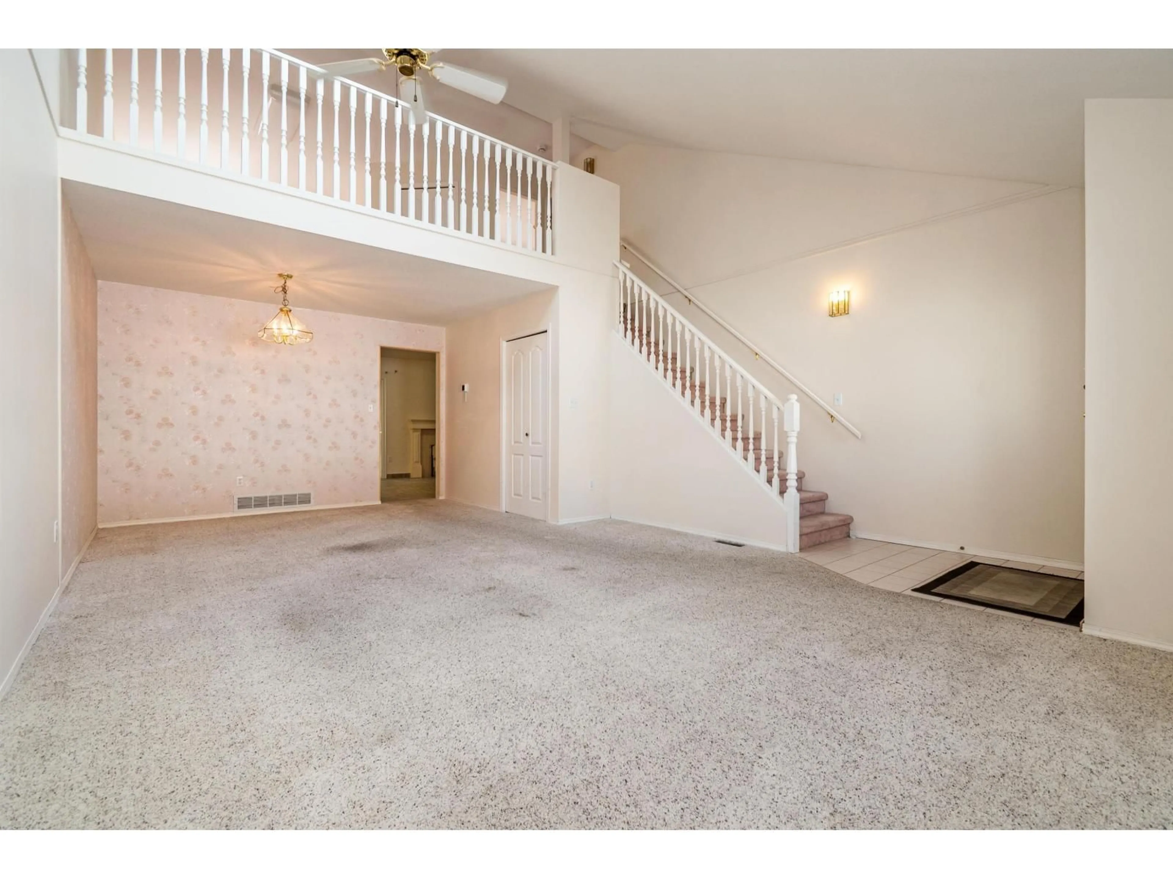 Indoor foyer for 37 - 45175 WELLS ROAD, Chilliwack British Columbia V2R3K7