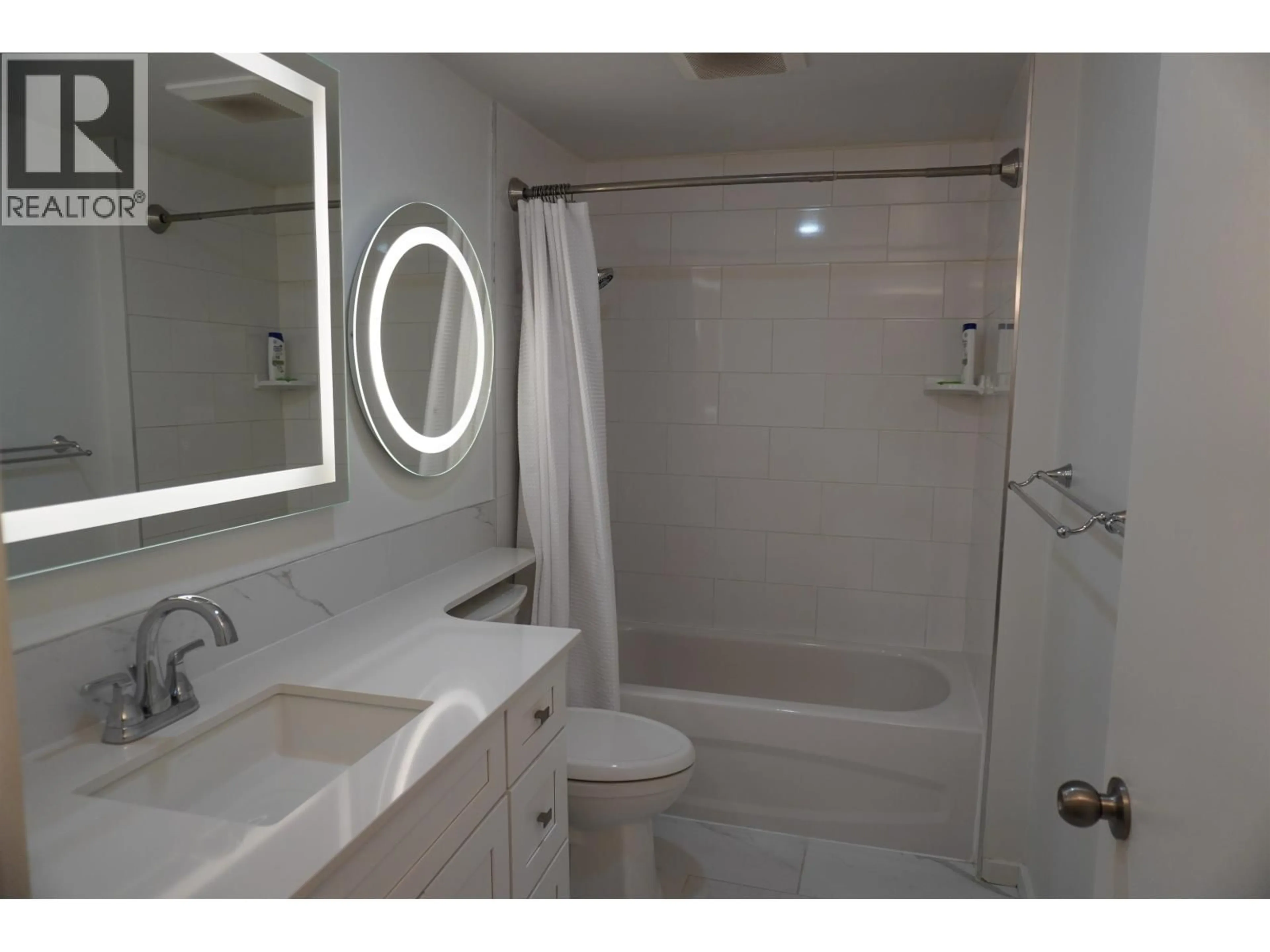 Standard bathroom, ceramic/tile floor for 106 - 1868 11TH AVENUE, Vancouver British Columbia V5N1Z1