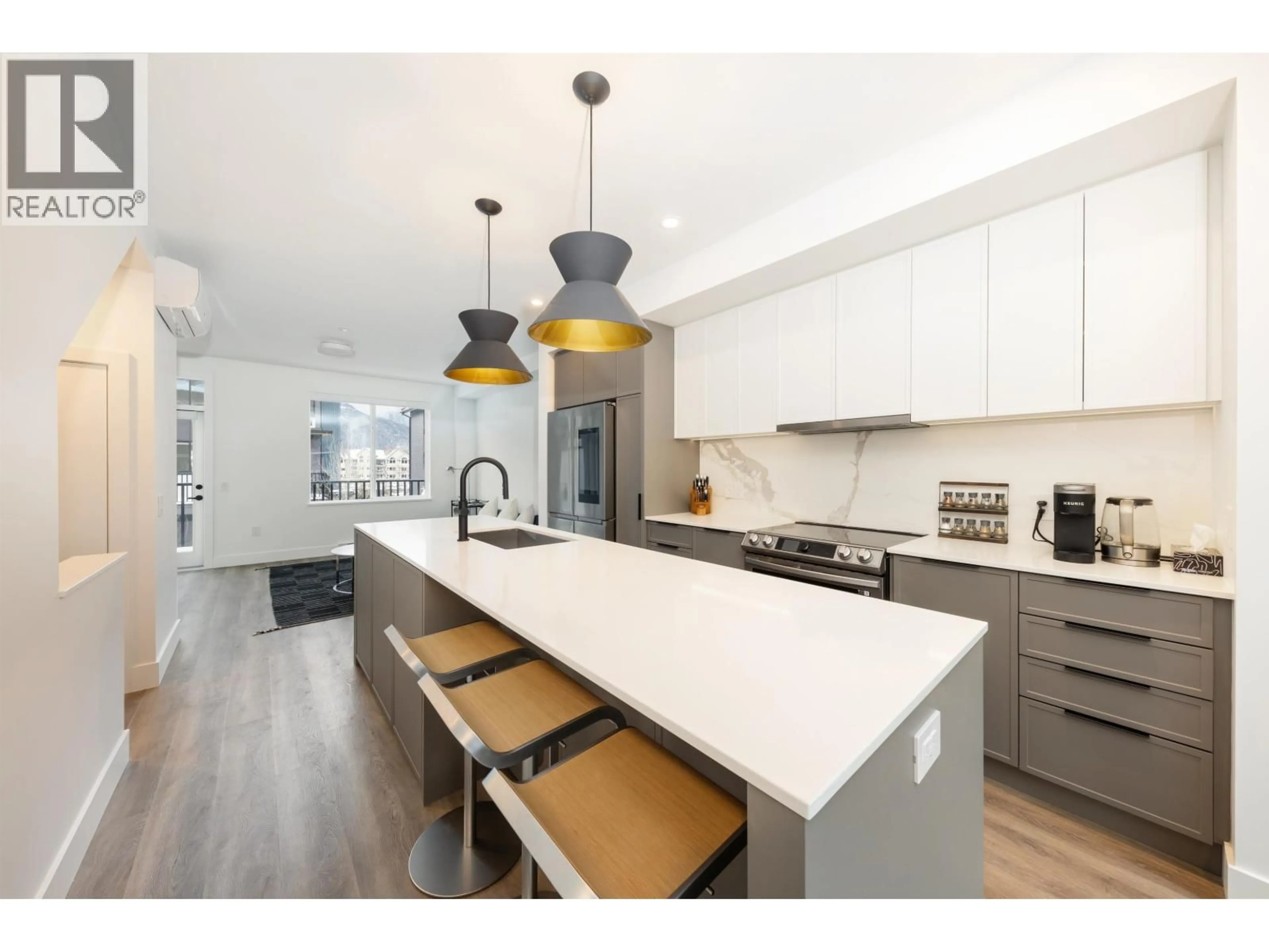 Open concept kitchen, unknown for 38084 HELM WAY, Squamish British Columbia V8B1E6