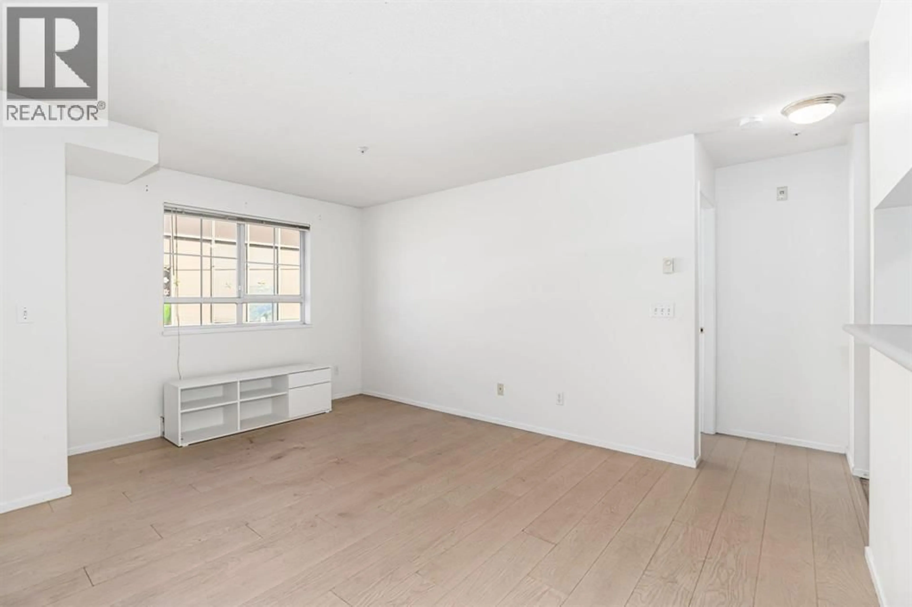 A pic of a room for 101 - 723 TWELFTH STREET, New Westminster British Columbia V3M4J8