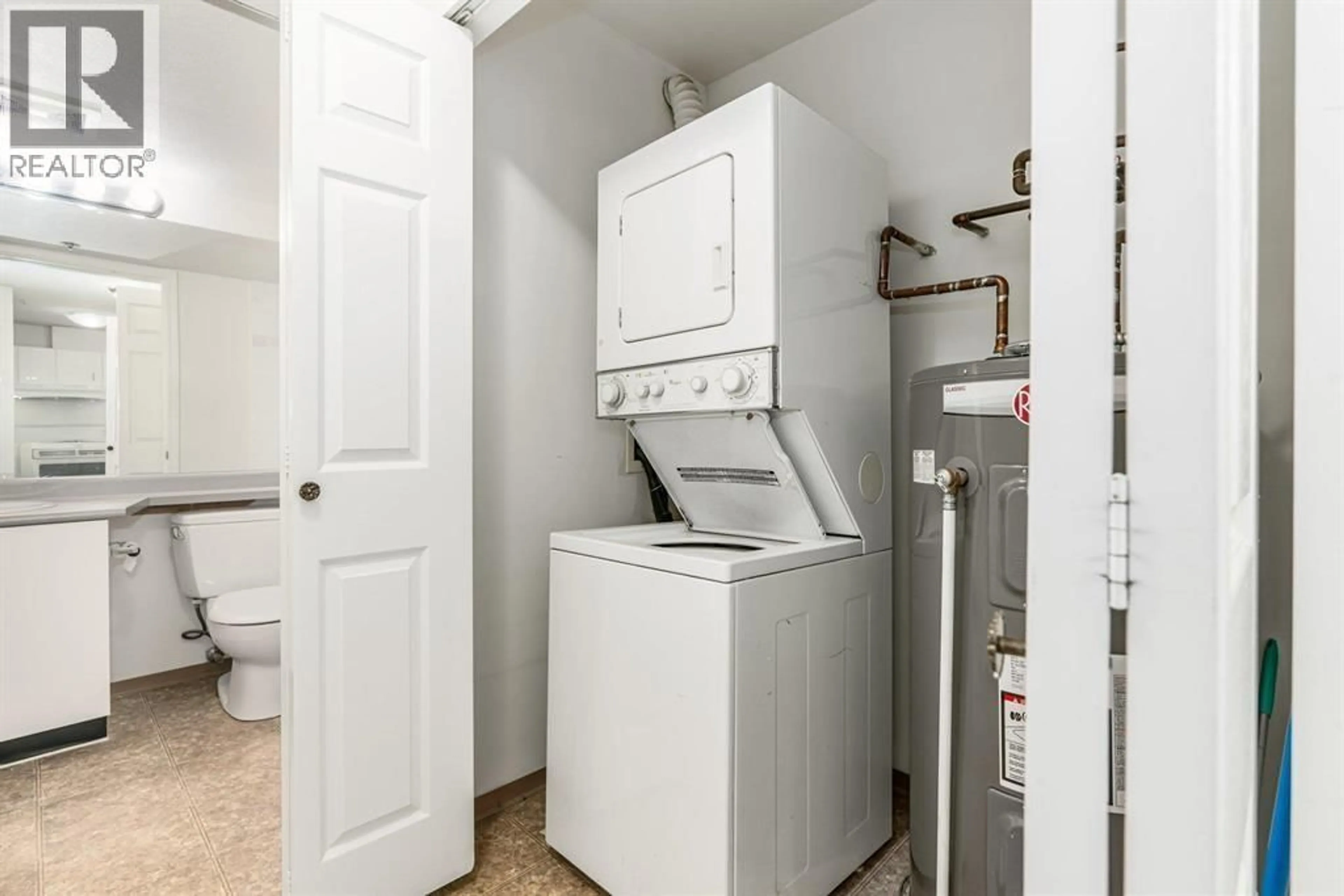 Laundry room for 101 - 723 TWELFTH STREET, New Westminster British Columbia V3M4J8
