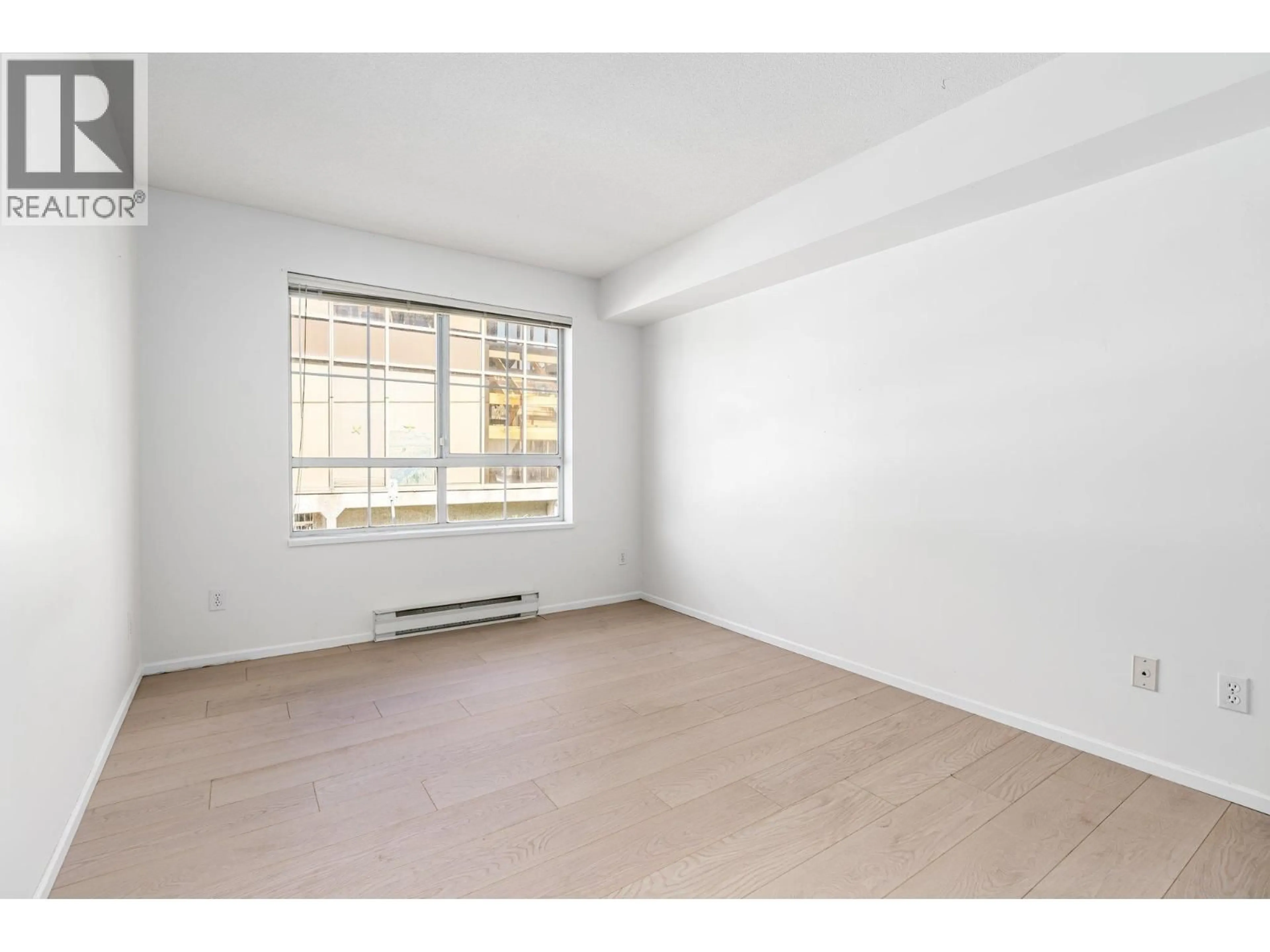 A pic of a room for 101 - 723 TWELFTH STREET, New Westminster British Columbia V3M4J8