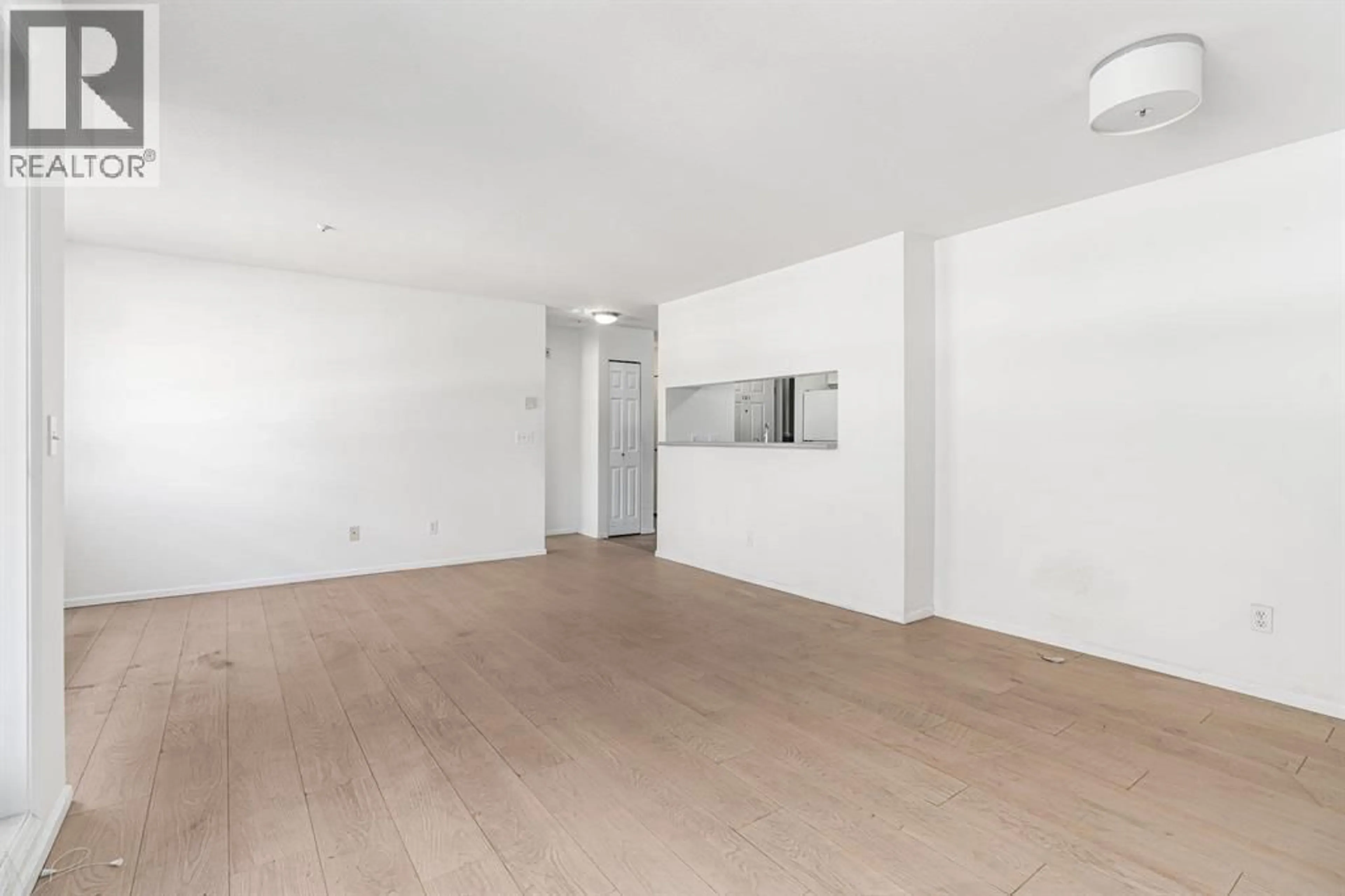 A pic of a room for 101 - 723 TWELFTH STREET, New Westminster British Columbia V3M4J8