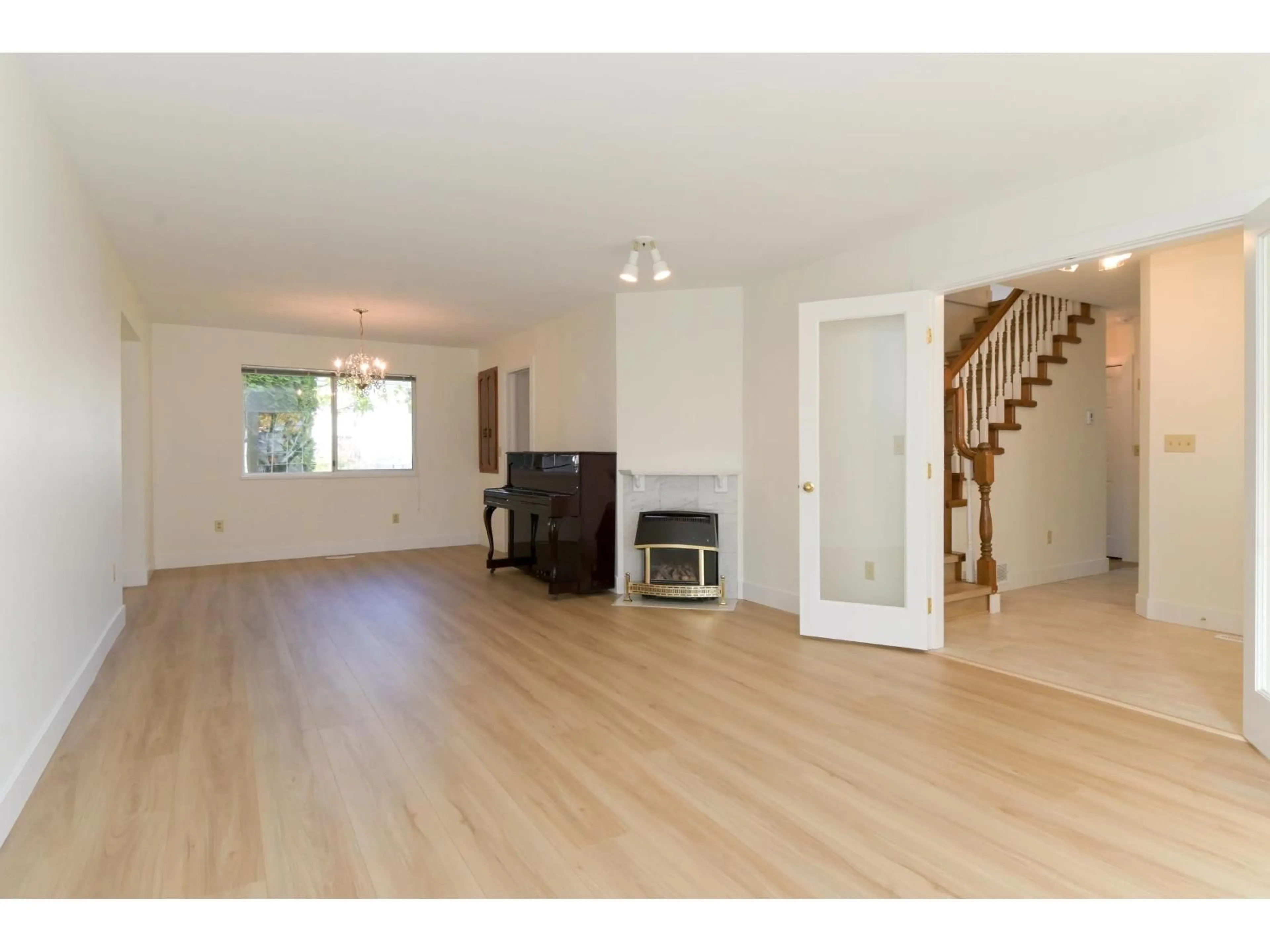 Unknown for 9469 154, Surrey British Columbia V3R9E2