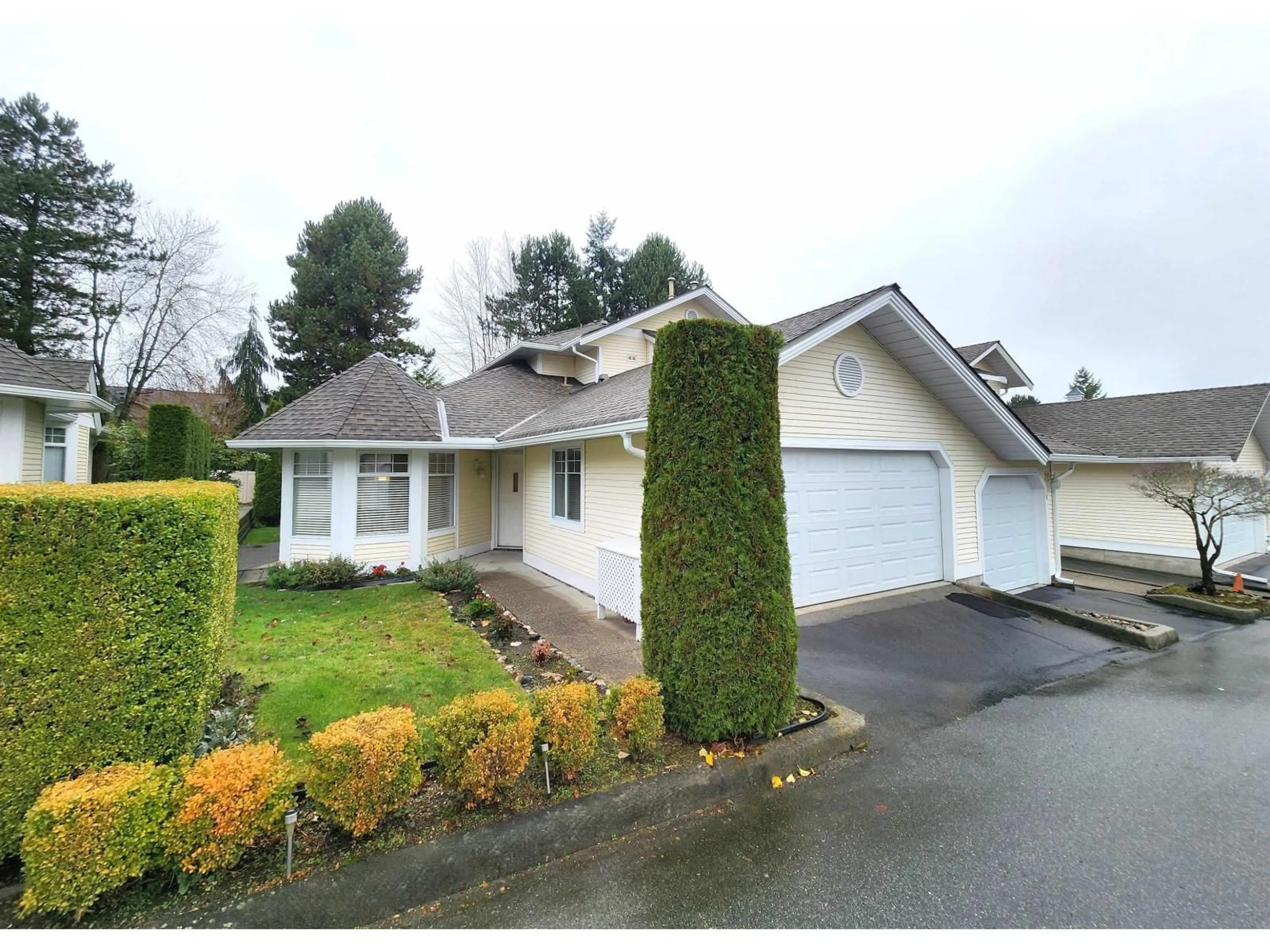 A pic from outside/outdoor area/front of a property/back of a property/a pic from drone, street for 35 - 8737 212, Langley British Columbia V4W2C8