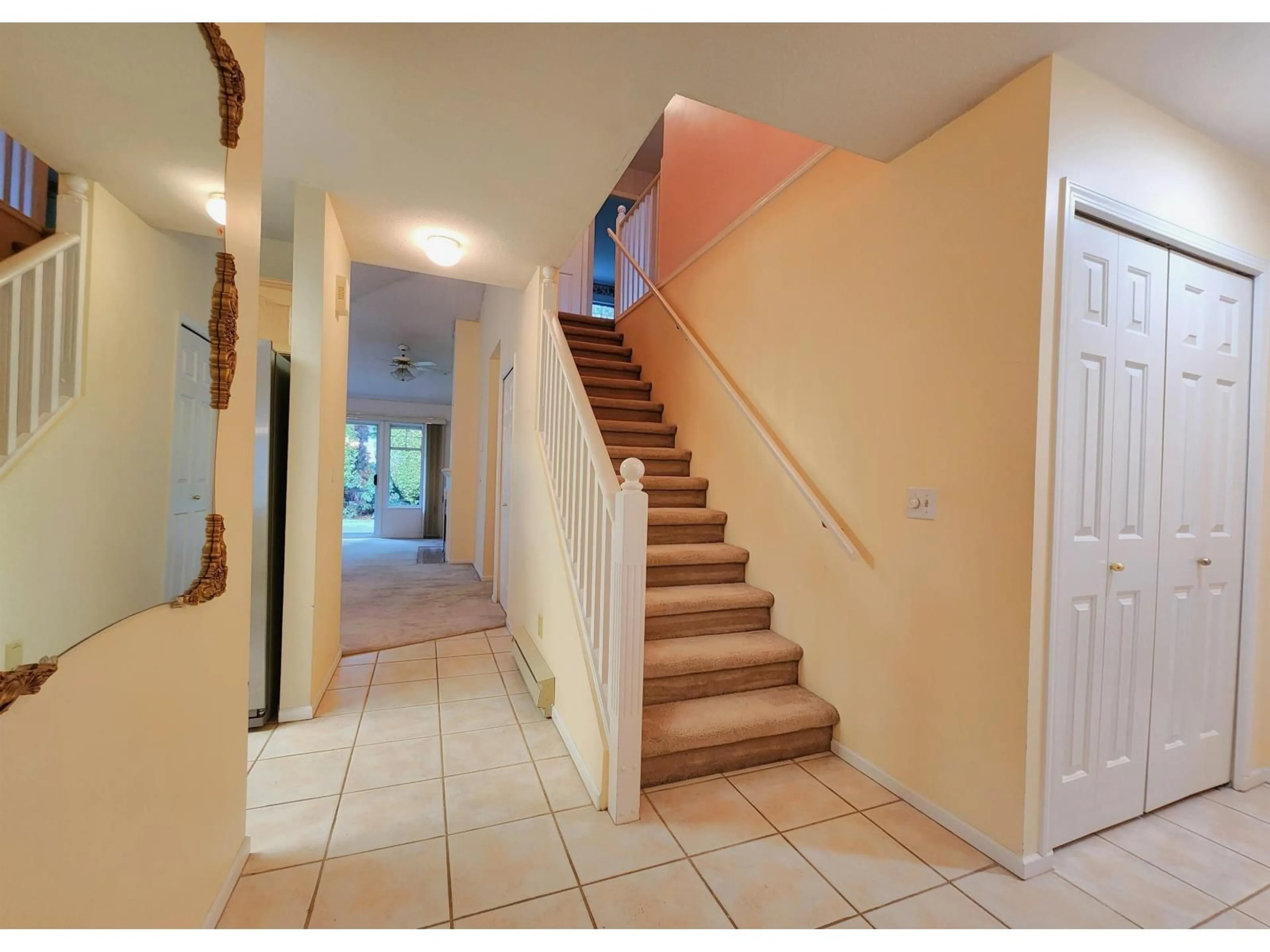 Indoor foyer for 35 - 8737 212, Langley British Columbia V4W2C8