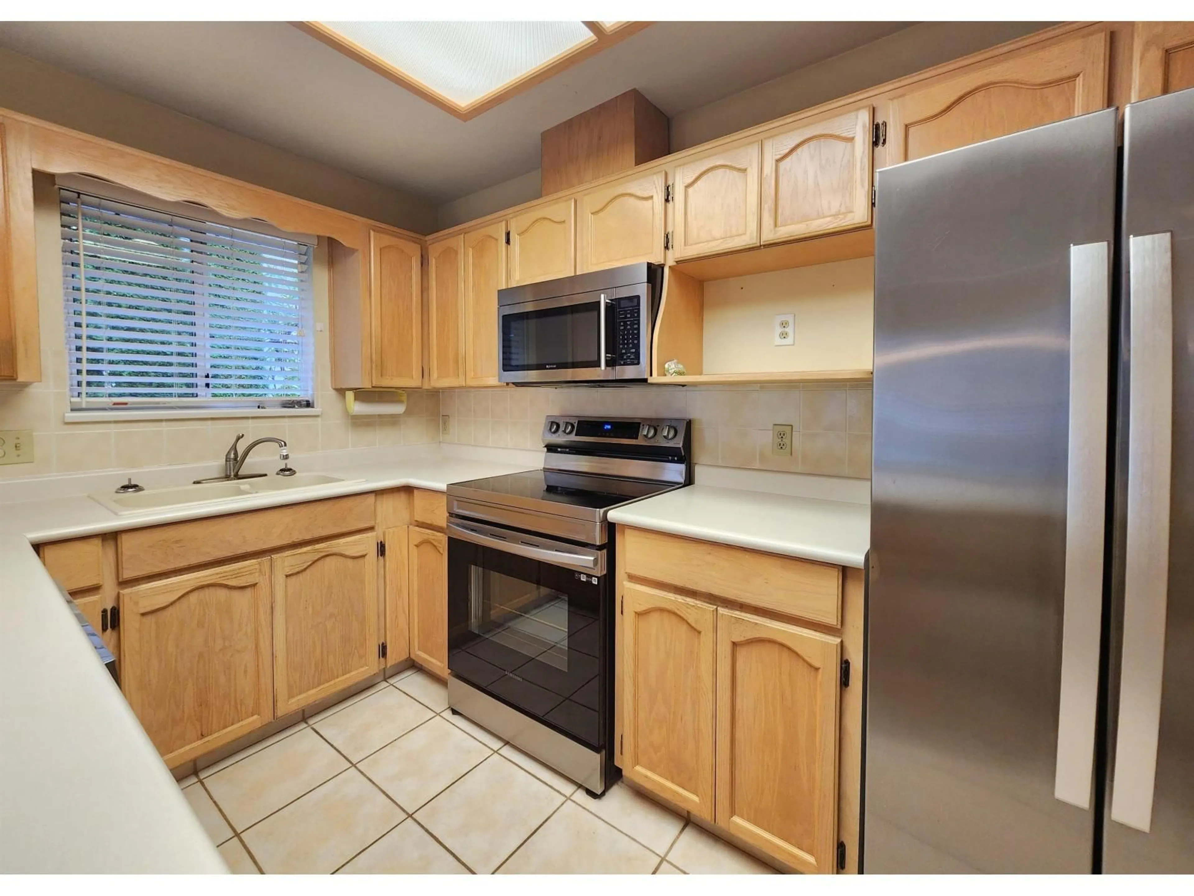 Standard kitchen, unknown for 35 - 8737 212, Langley British Columbia V4W2C8