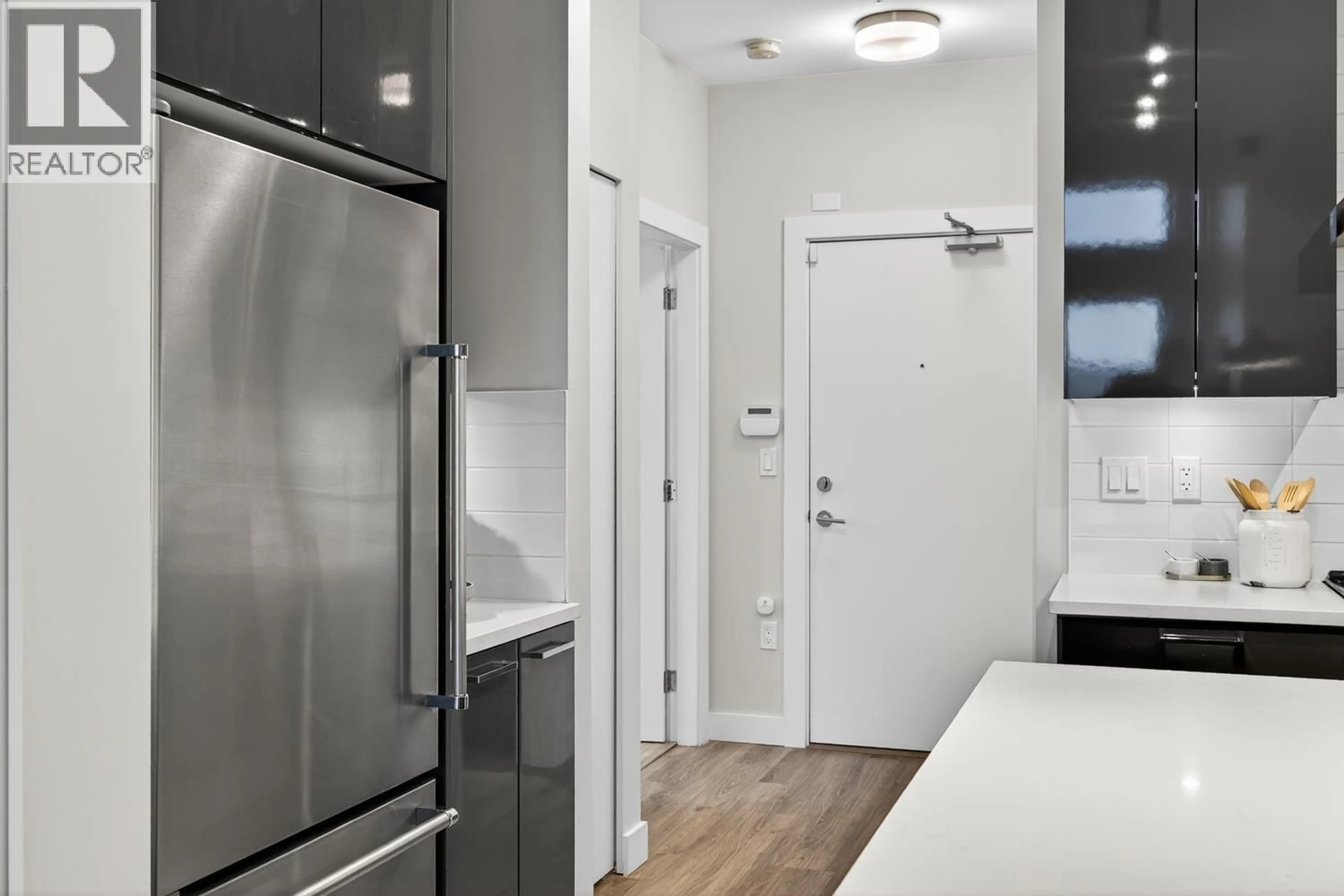 Standard kitchen, unknown for 408 - 1728 GILMORE AVENUE, Burnaby British Columbia V5C0L3