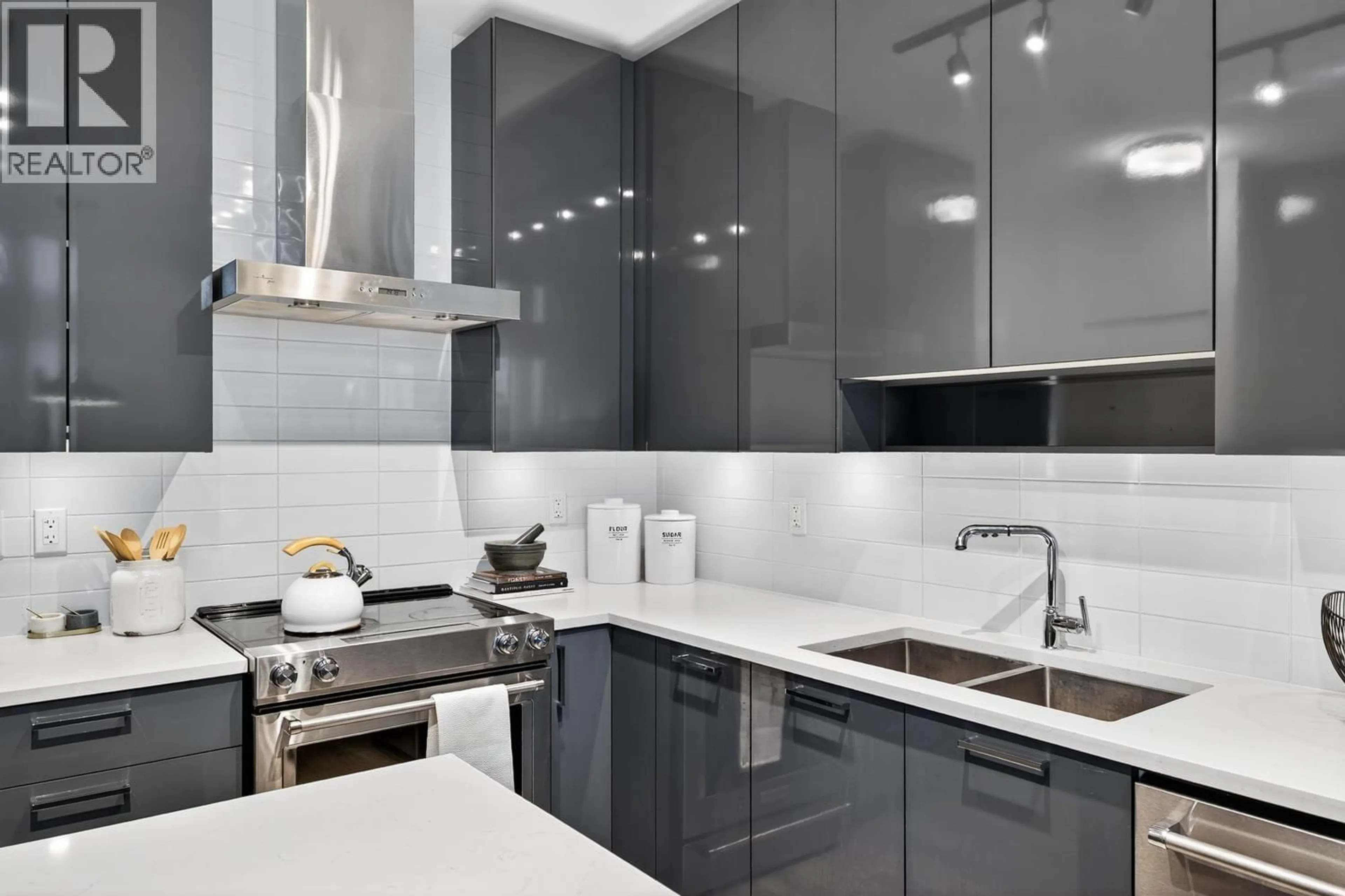 Contemporary kitchen, ceramic/tile floor for 408 - 1728 GILMORE AVENUE, Burnaby British Columbia V5C0L3