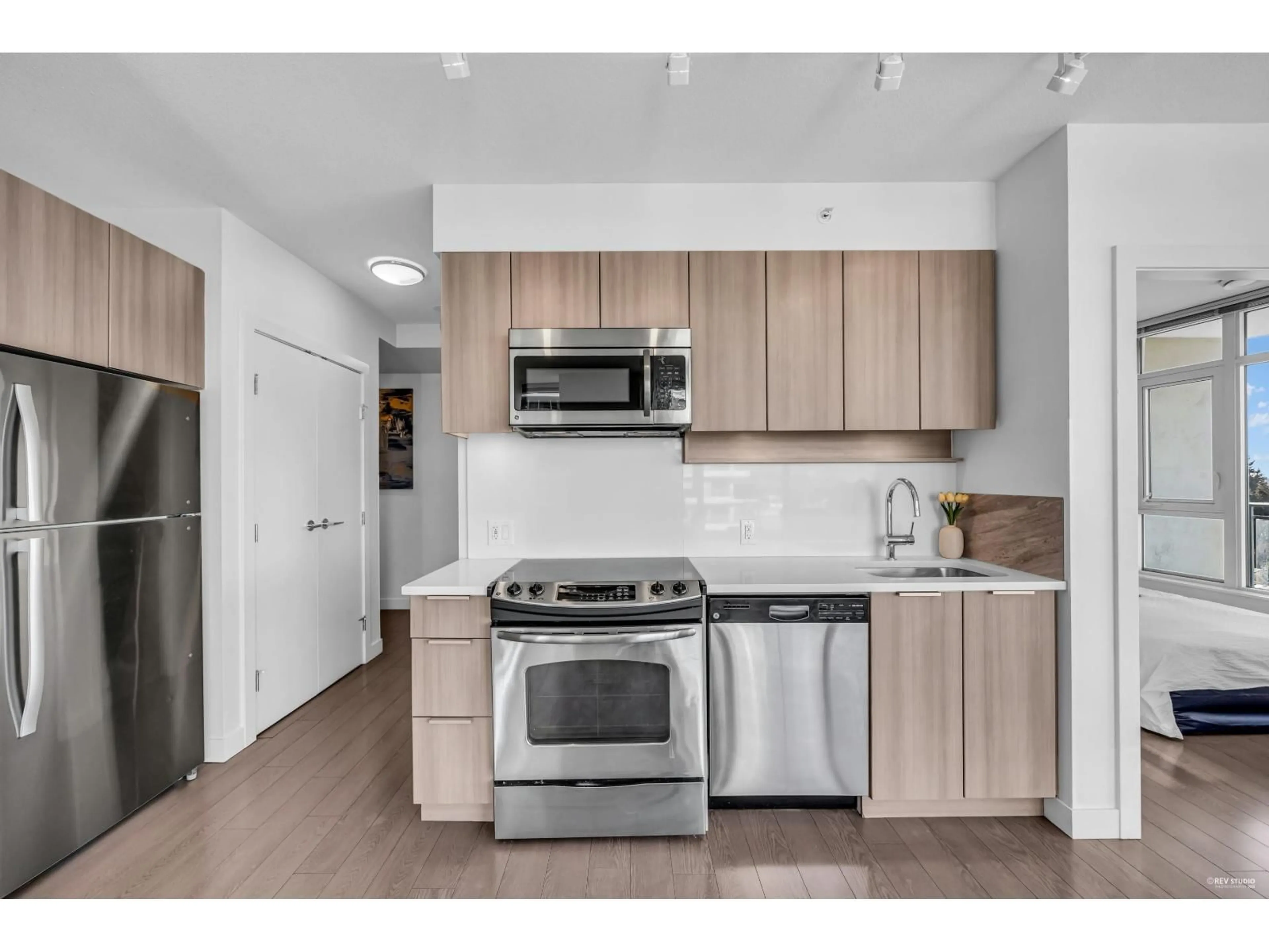 Standard kitchen, unknown for 1103 - 13308 CENTRAL AVENUE, Surrey British Columbia V3T0M4