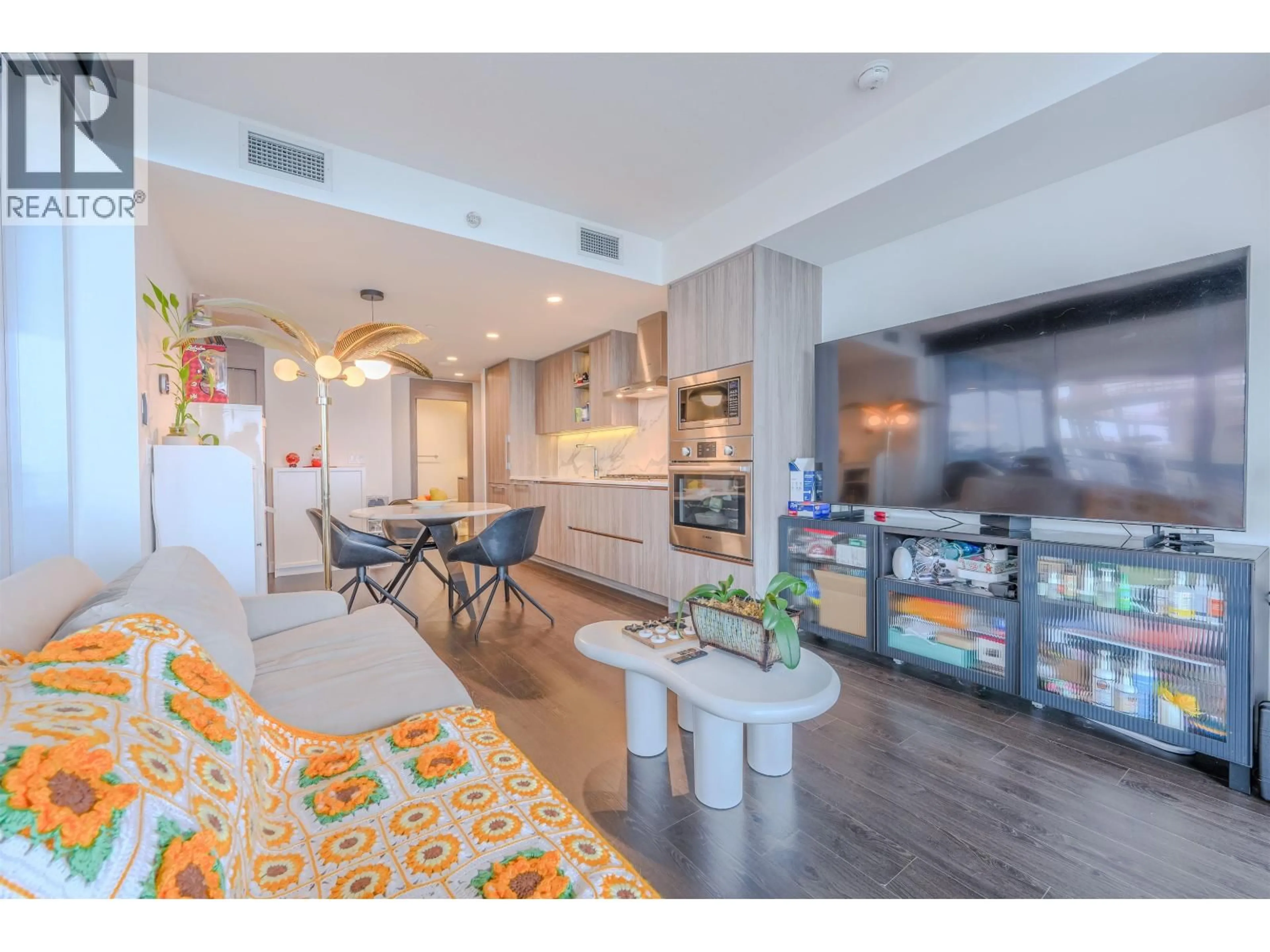 Open concept kitchen, unknown for 1602 - 4890 LOUGHEED HIGHWAY, Burnaby British Columbia V5C0N2