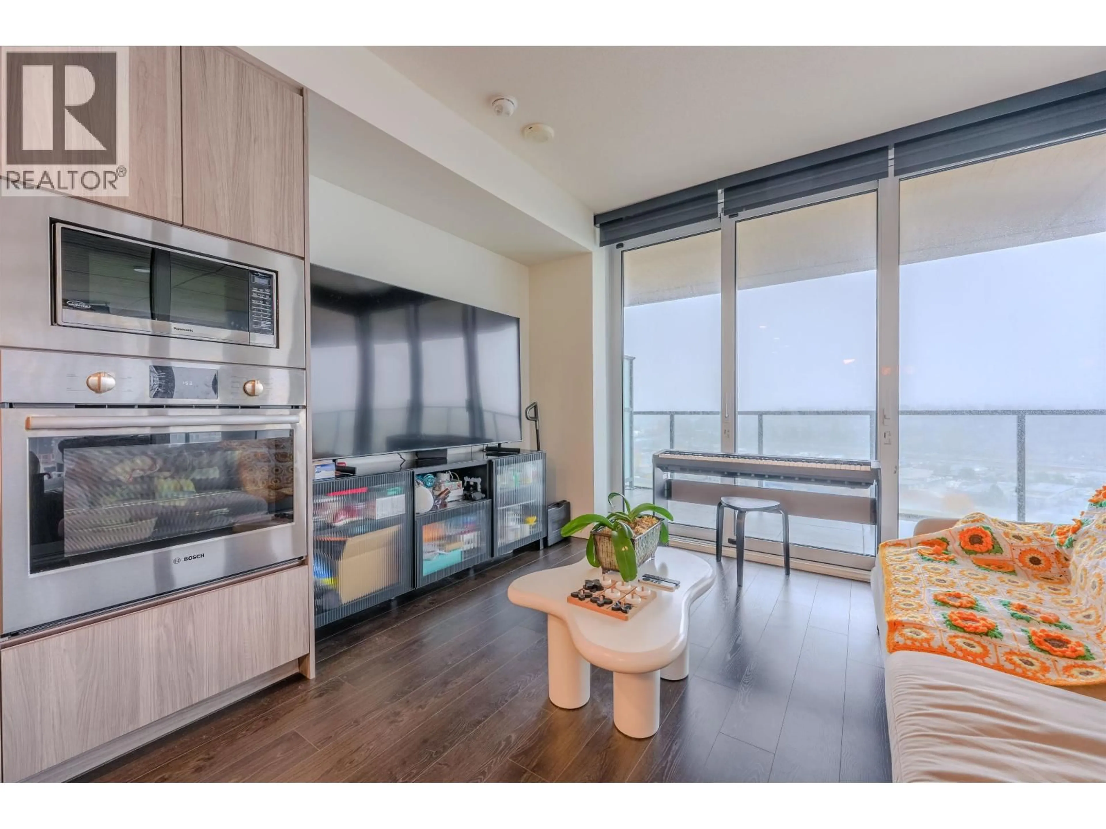 Open concept kitchen, unknown for 1602 - 4890 LOUGHEED HIGHWAY, Burnaby British Columbia V5C0N2