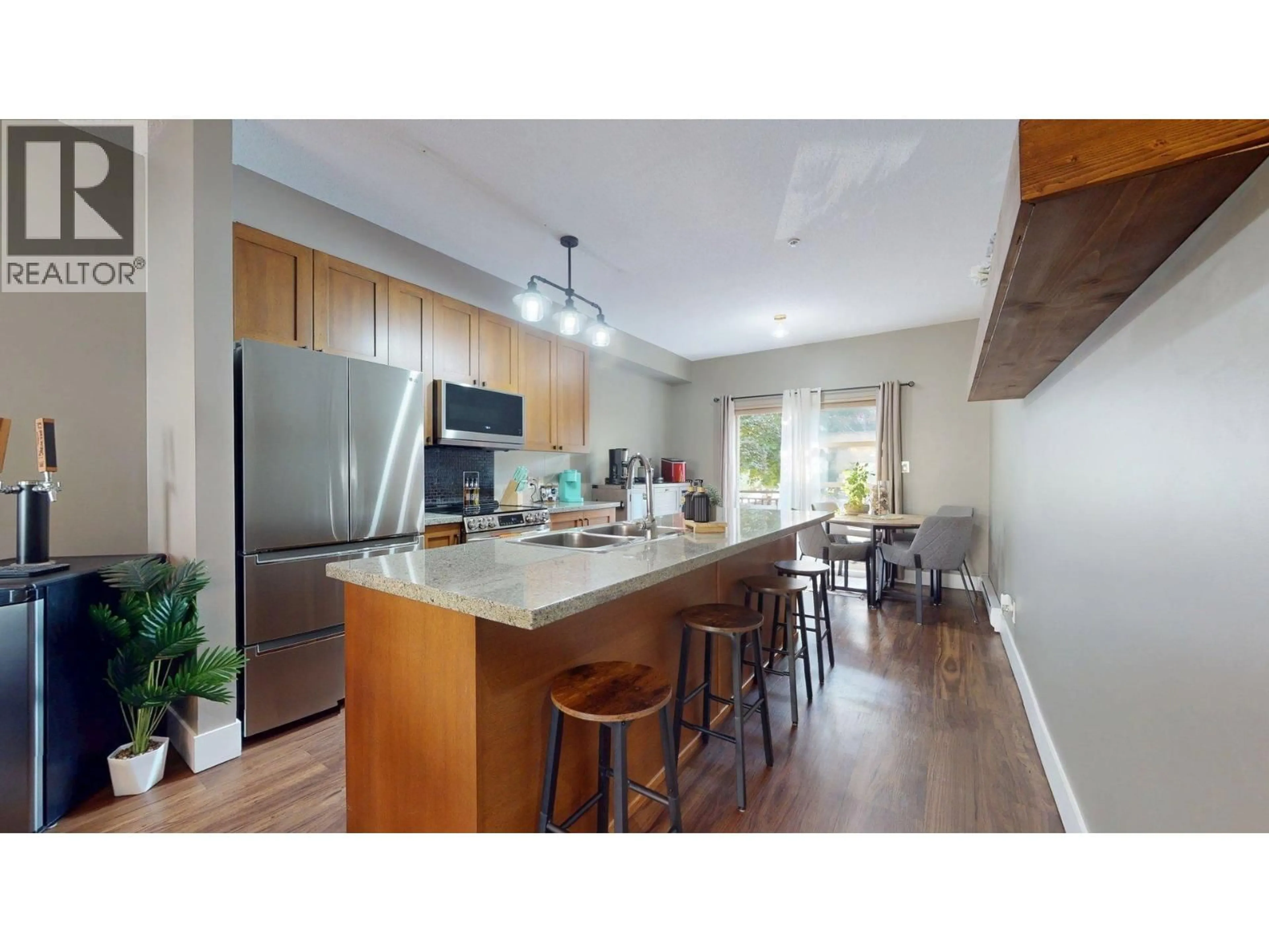Open concept kitchen, unknown for 1274 STONEMOUNT PLACE, Squamish British Columbia V8B0R8