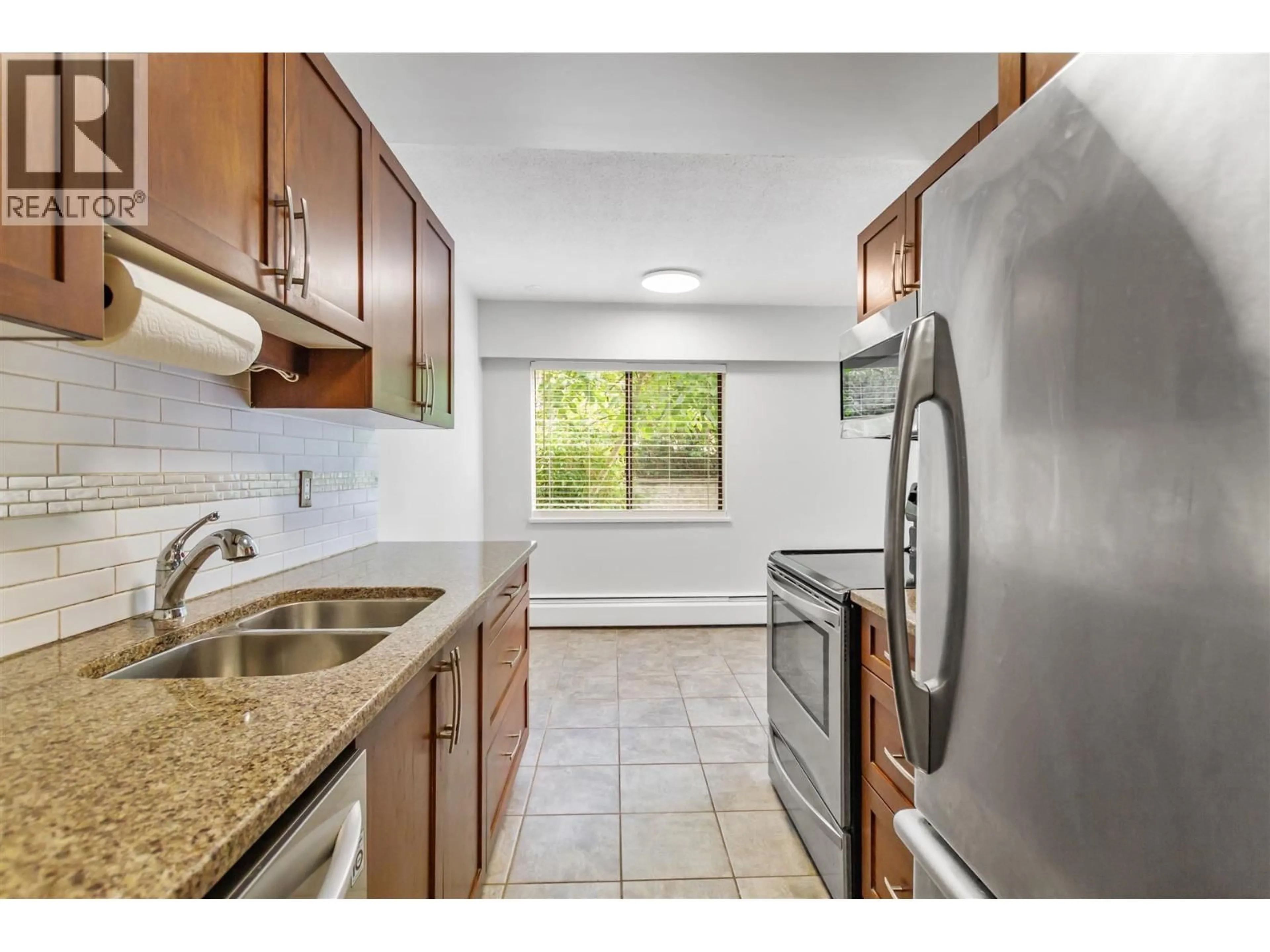 Standard kitchen, unknown for 112 - 590 WHITING WAY, Coquitlam British Columbia V3J3R9