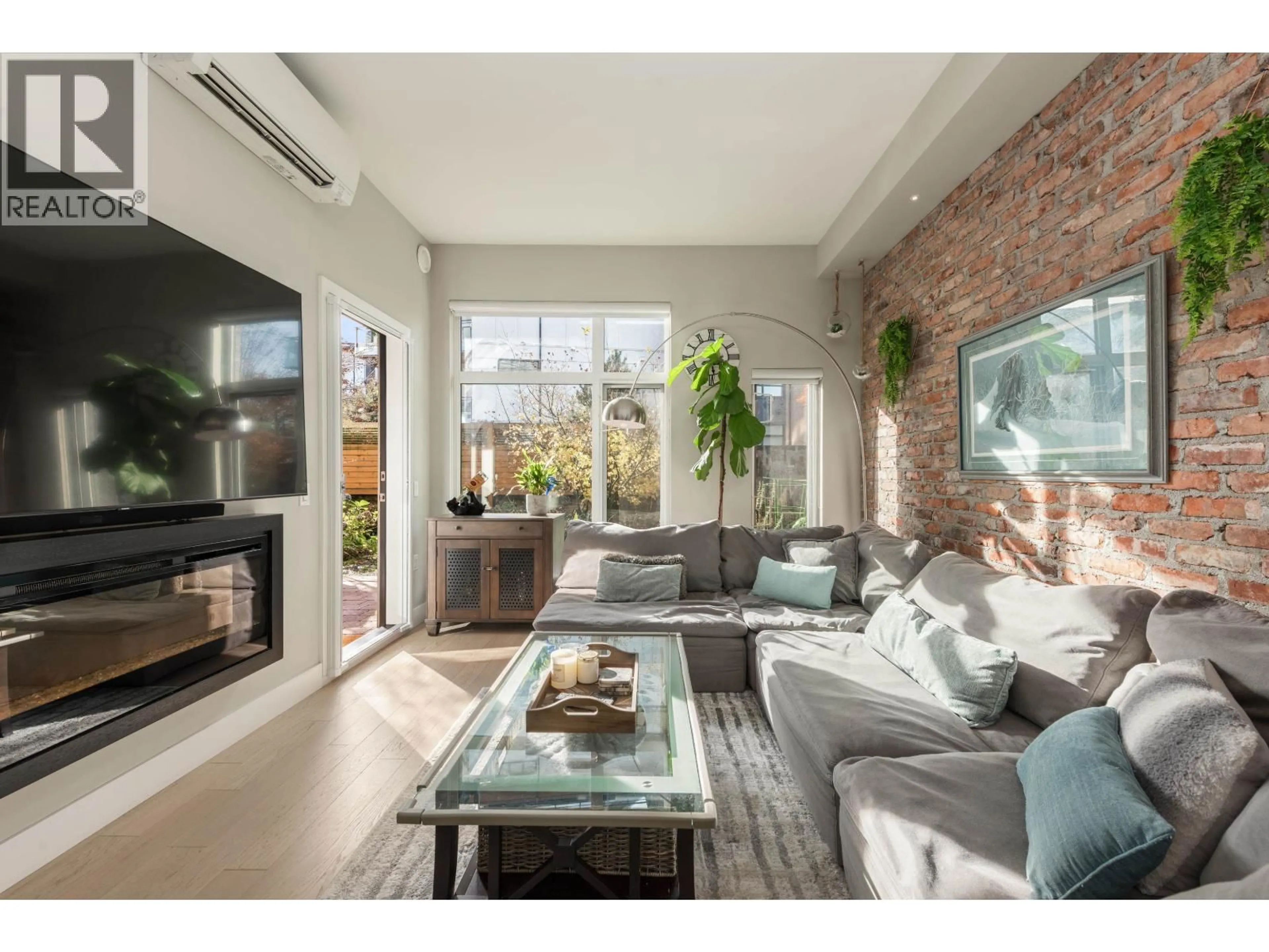 Living room with furniture, unknown for 116 - 262 SALTER STREET, New Westminster British Columbia V3M0J6