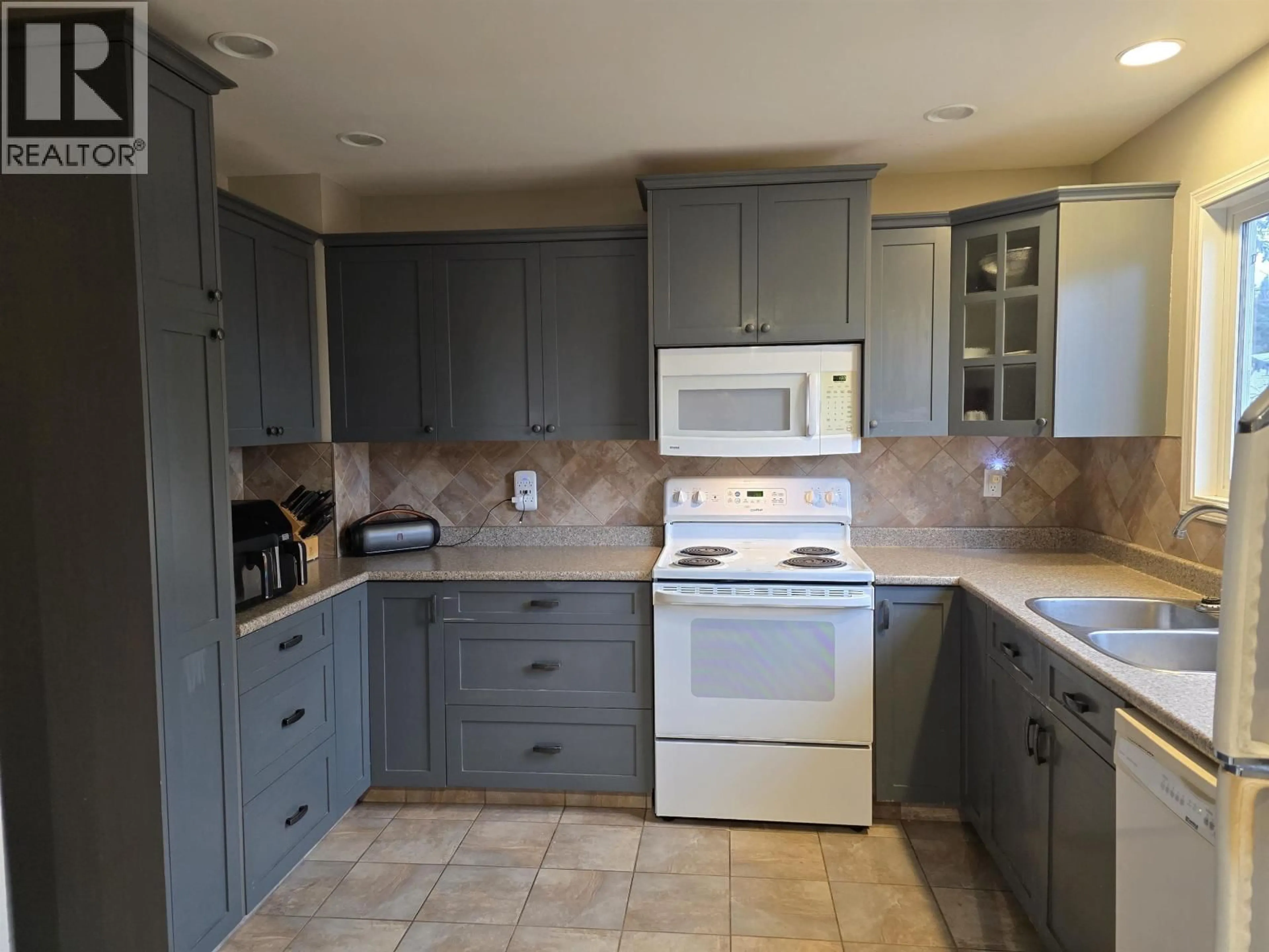 Standard kitchen, ceramic/tile floor for 2790 FAIRVIEW CRESCENT, Prince George British Columbia V2N1G8