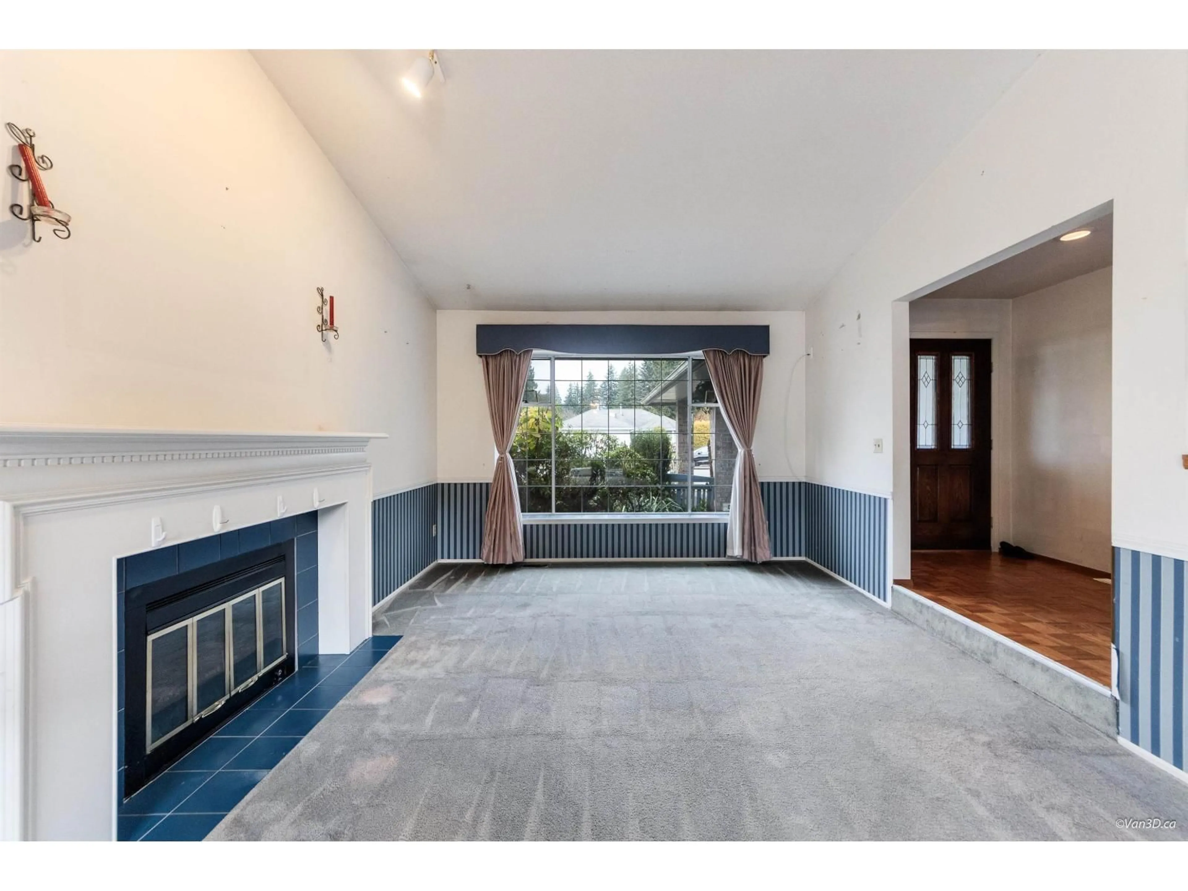 Indoor foyer for 19798 34A AVENUE, Langley British Columbia V3A7W6