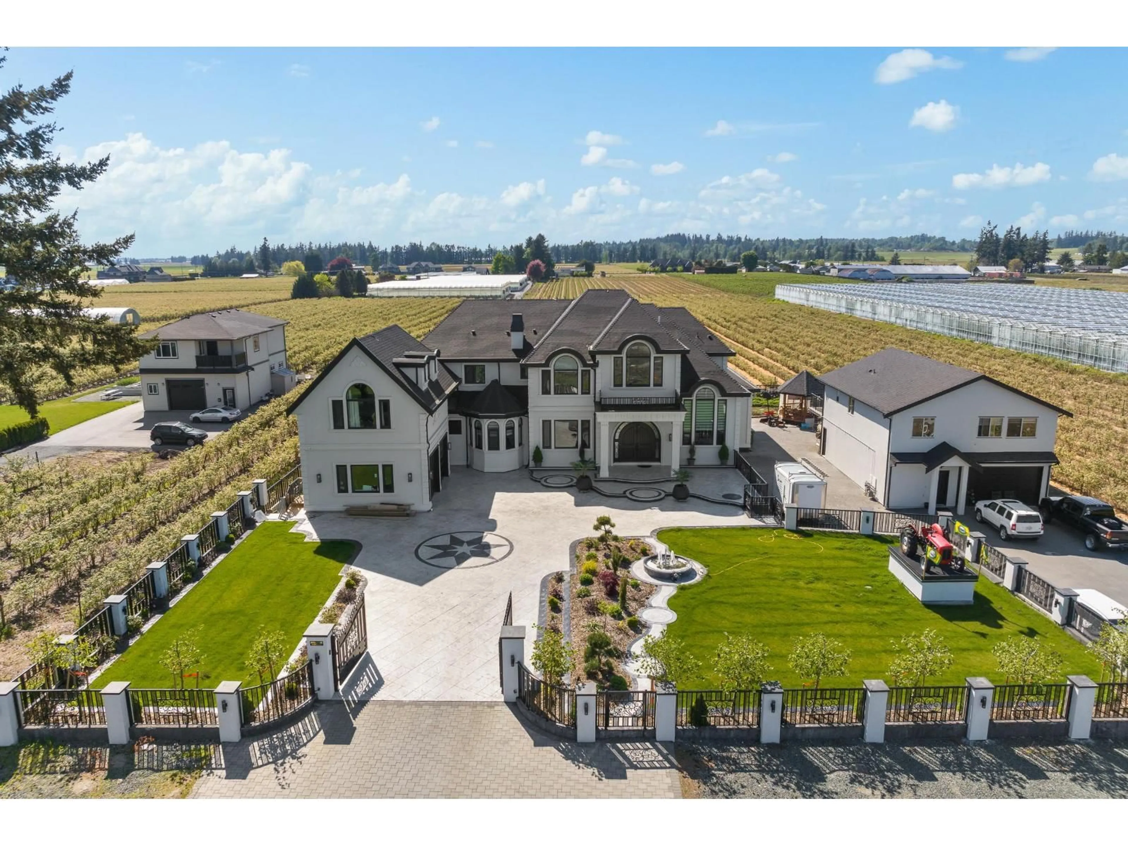 A pic from outside/outdoor area/front of a property/back of a property/a pic from drone, water/lake/river/ocean view for 171 DEFEHR, Abbotsford British Columbia V4X2J7