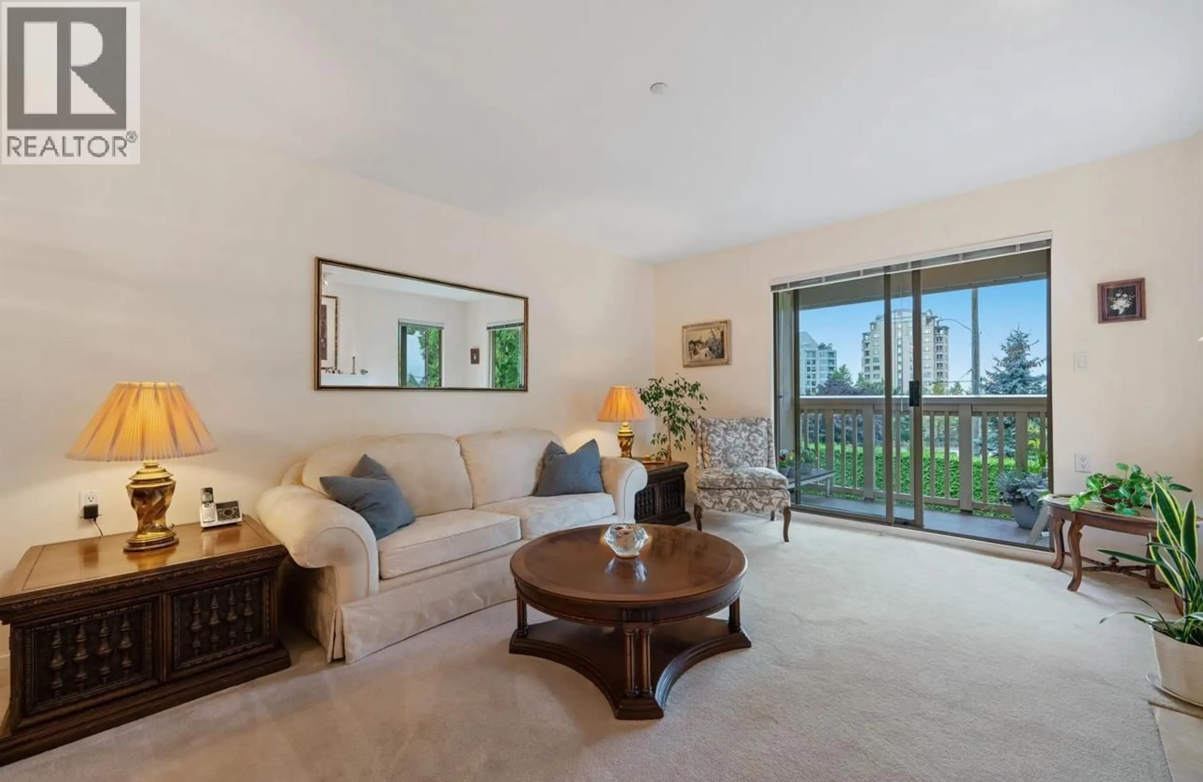 Living room with furniture, unknown for 209 - 843 22ND STREET, West Vancouver British Columbia V7V4C1