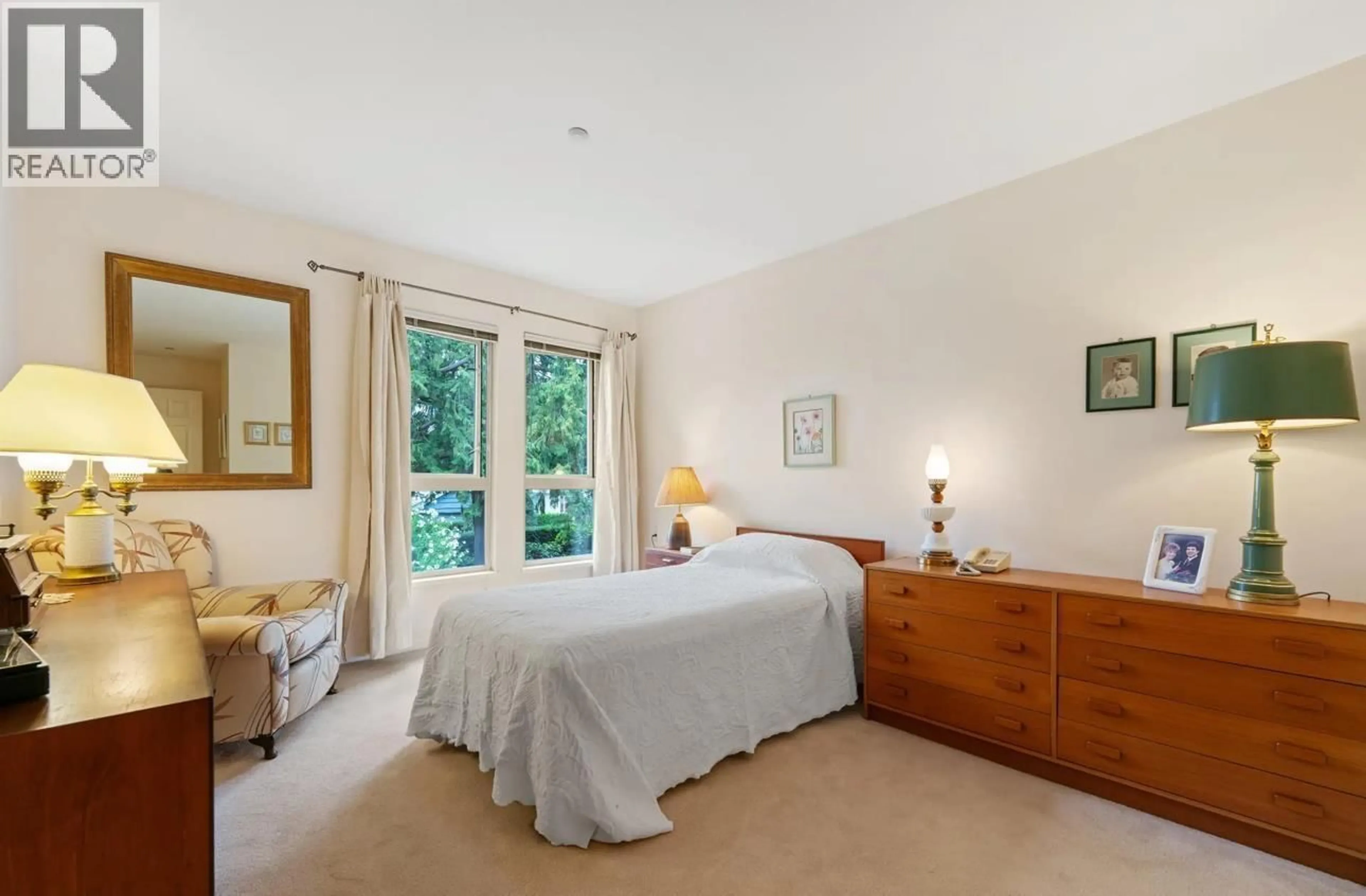 Bedroom with bed, unknown for 209 - 843 22ND STREET, West Vancouver British Columbia V7V4C1