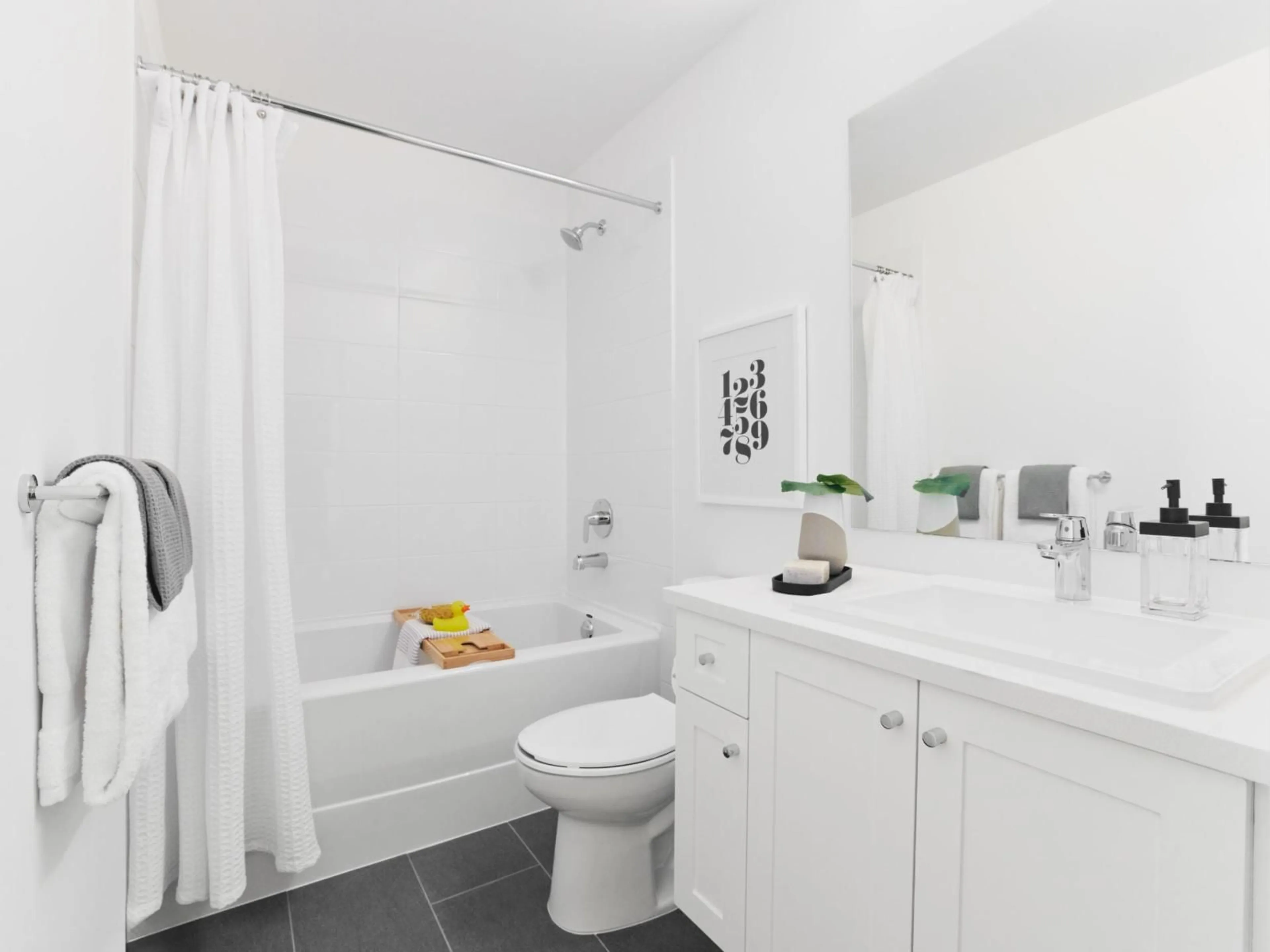 Standard bathroom, ceramic/tile floor for 413 - 15730 FRASER, Surrey British Columbia V0V0V0