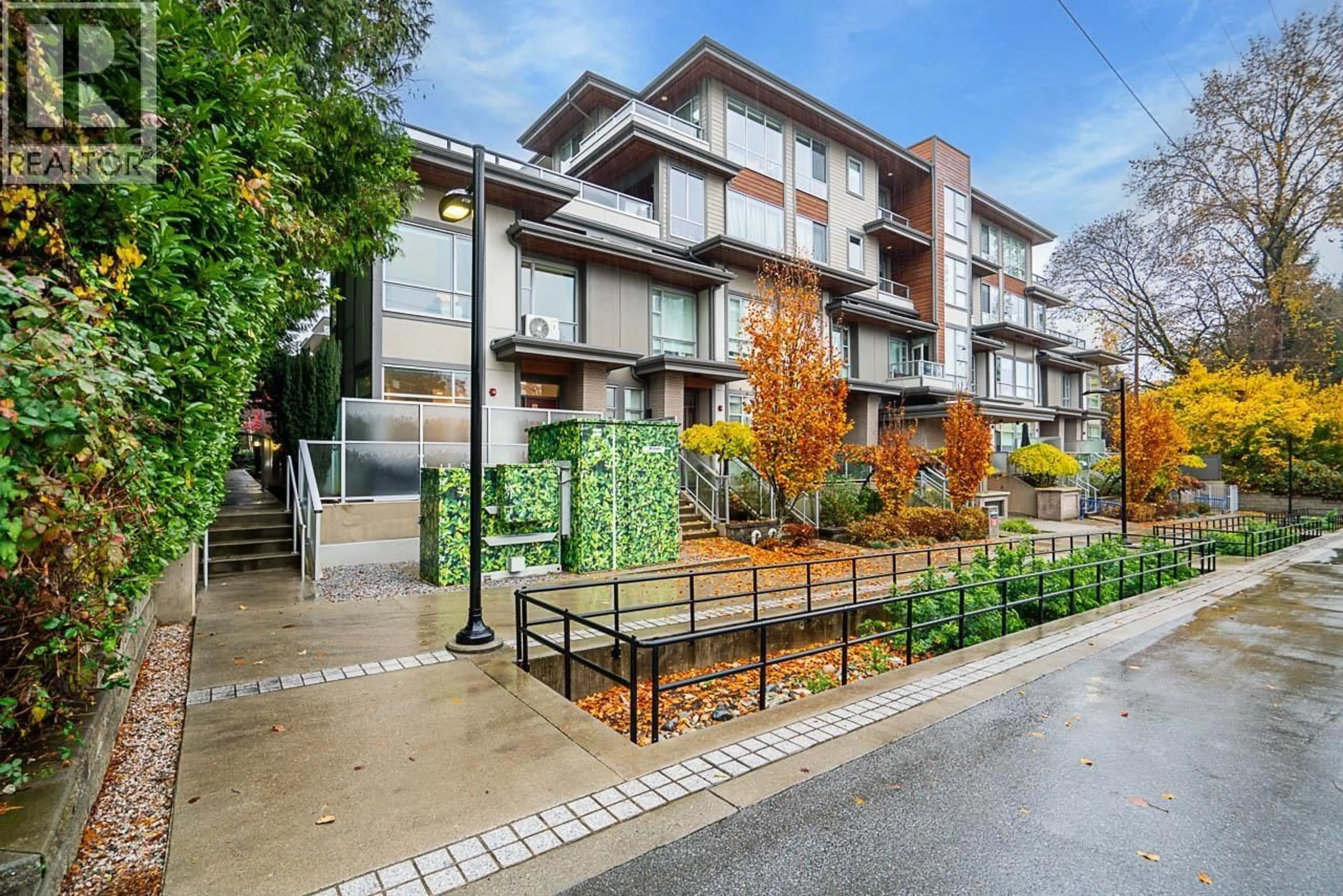 Patio, street for 5413 LOUGHEED HWY, Burnaby British Columbia V5B0B4
