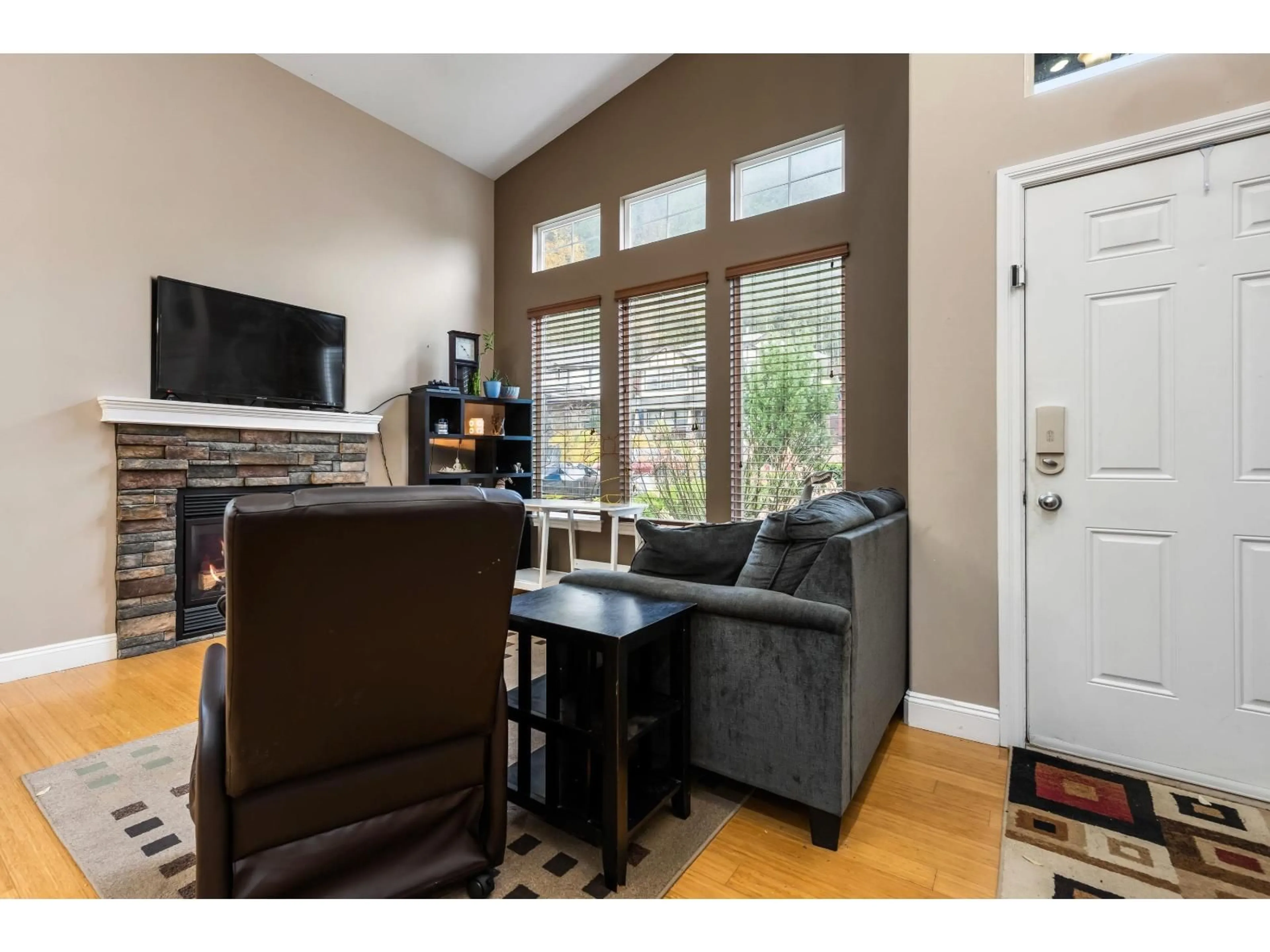 Living room with furniture, unknown for 47317 BREWSTER PLACE, Chilliwack British Columbia V2R5Z9