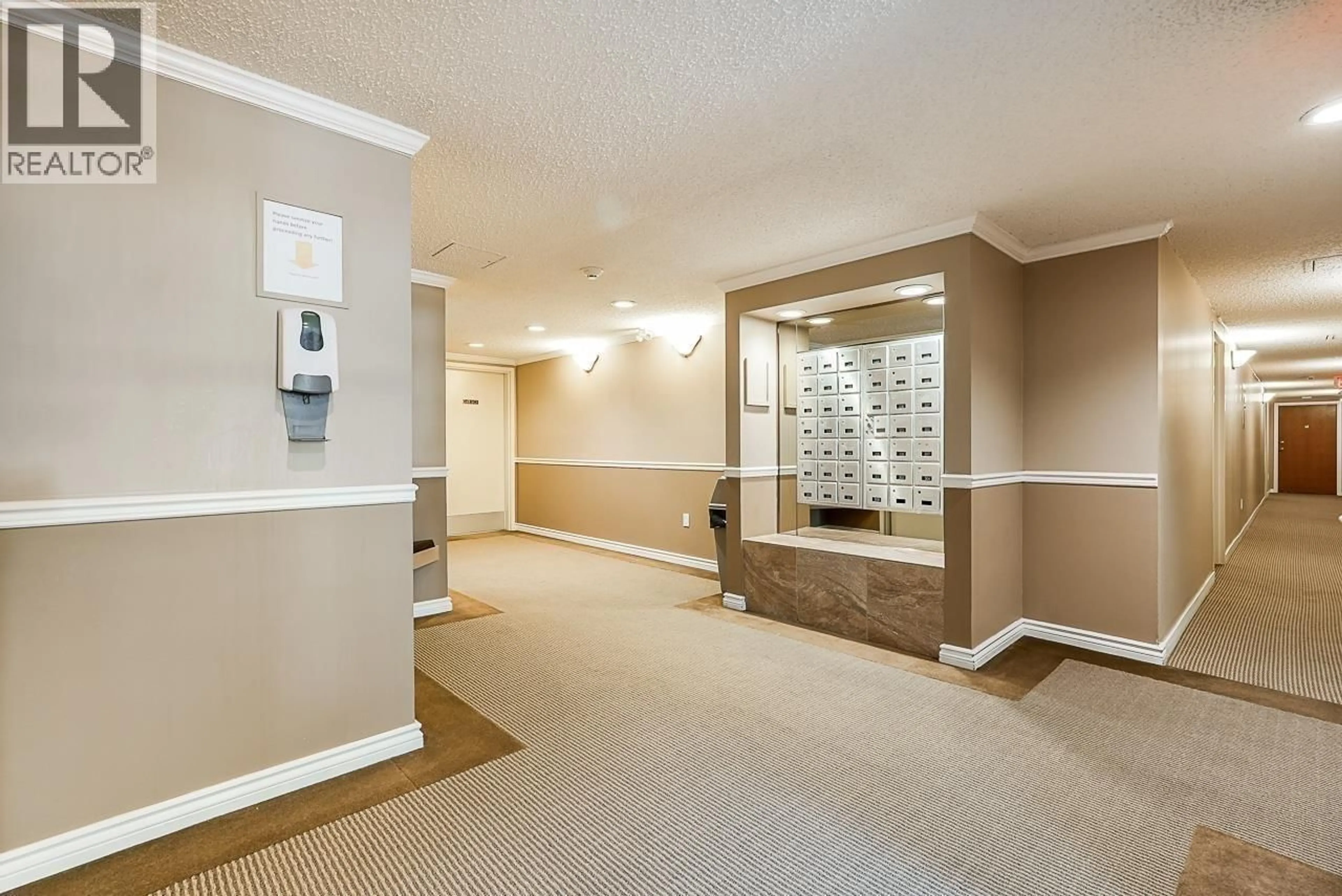 Indoor foyer for 202 - 1750 AUGUSTA AVENUE, Burnaby British Columbia V5A2V6