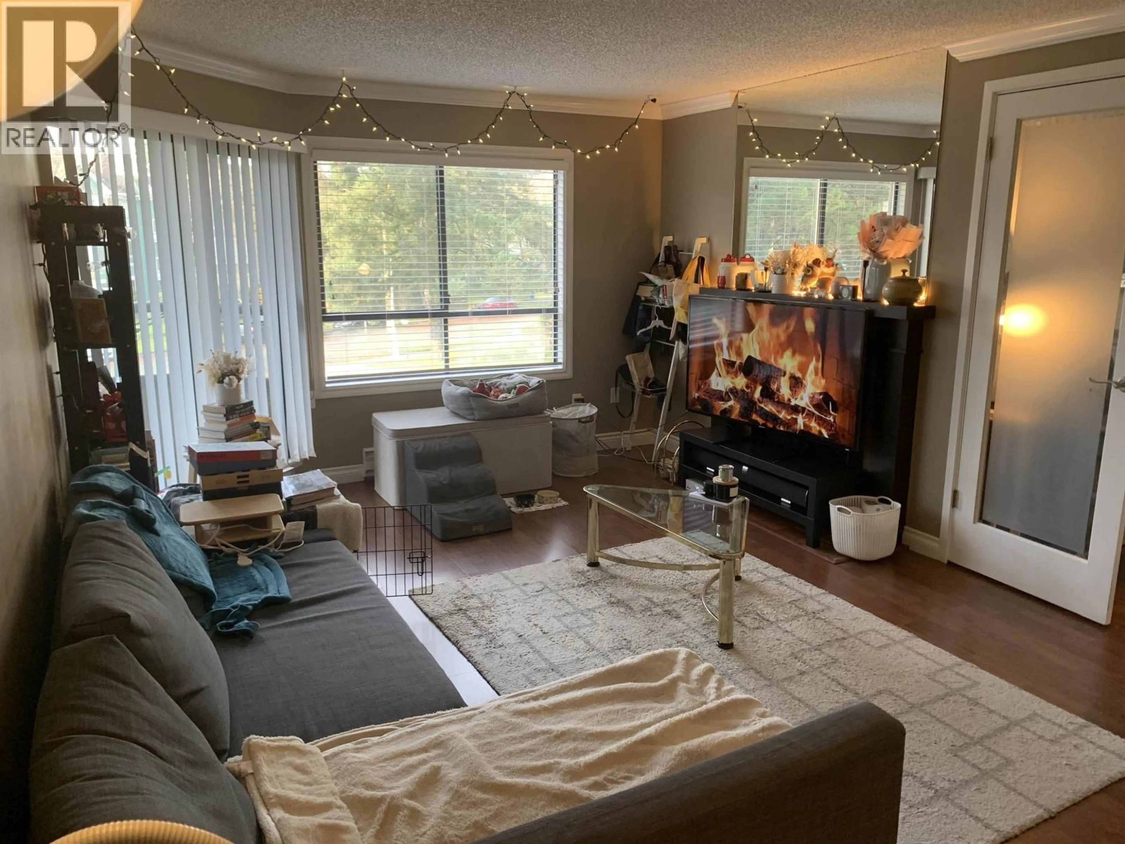 Living room with furniture, unknown for 202 - 1750 AUGUSTA AVENUE, Burnaby British Columbia V5A2V6