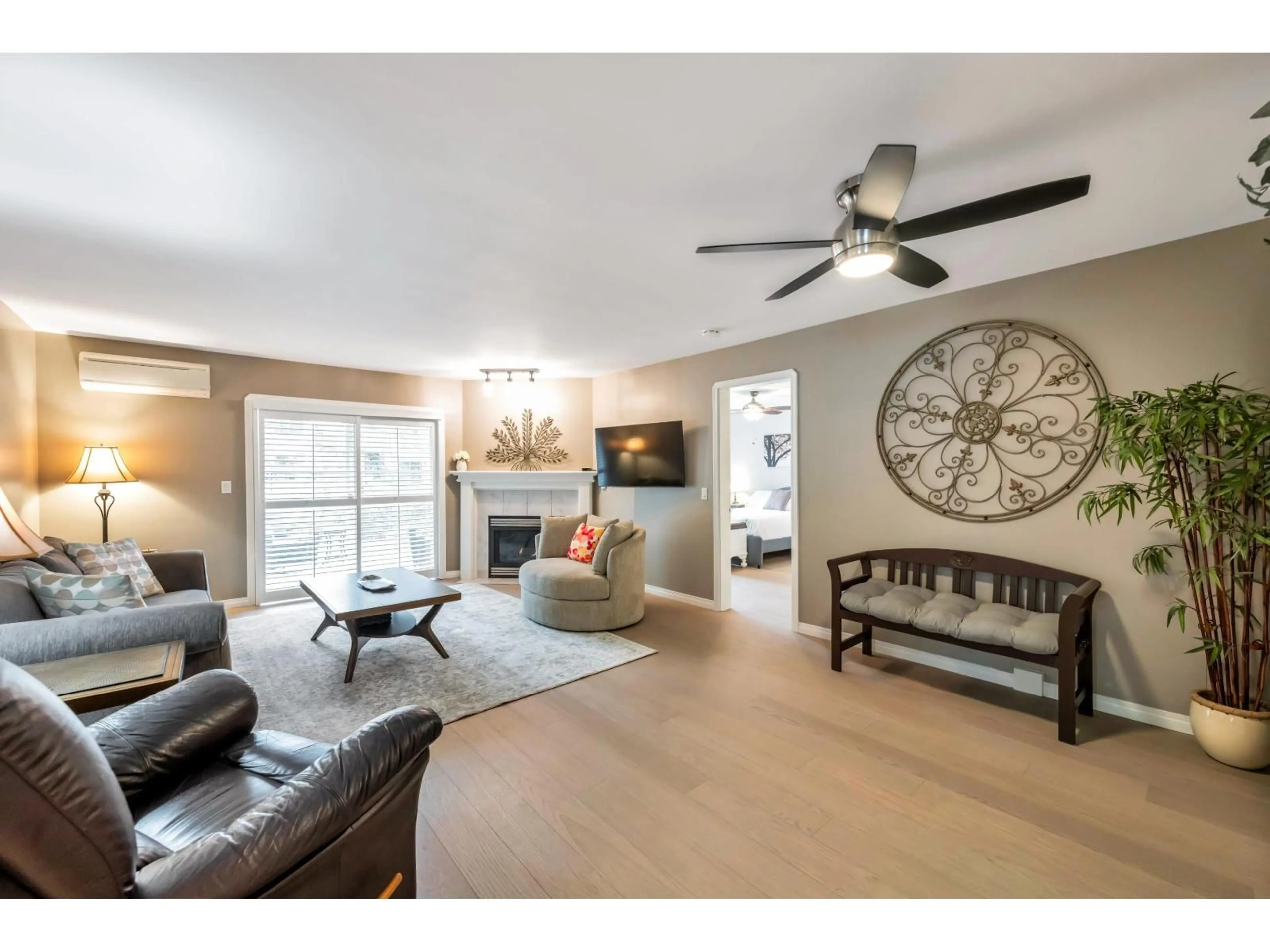 Living room with furniture, unknown for 43 - 34250 HAZELWOOD, Abbotsford British Columbia V2S7L4