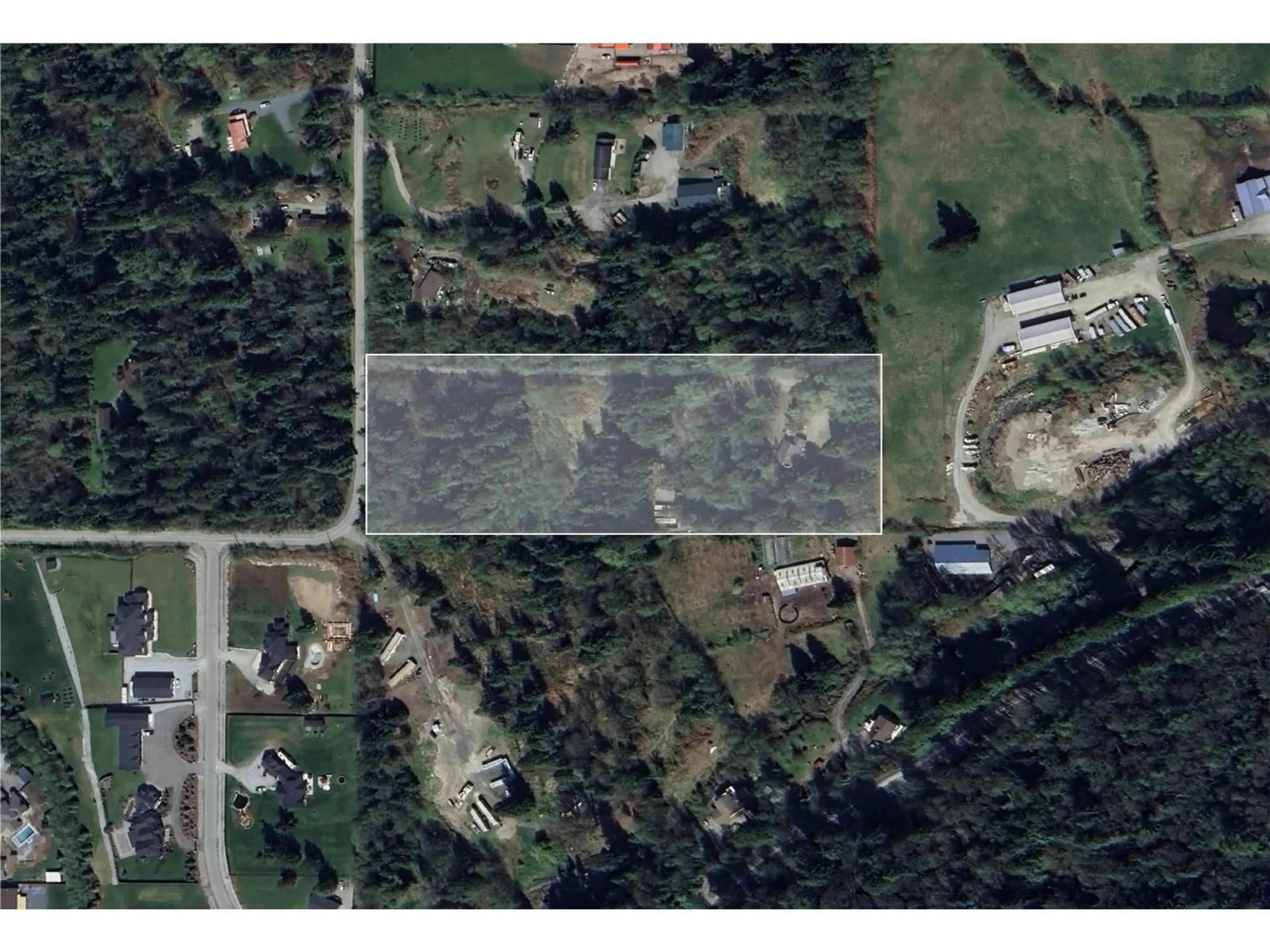 A pic from outside/outdoor area/front of a property/back of a property/a pic from drone, street for 9232 FARRINGTON, Mission British Columbia V4S1J6