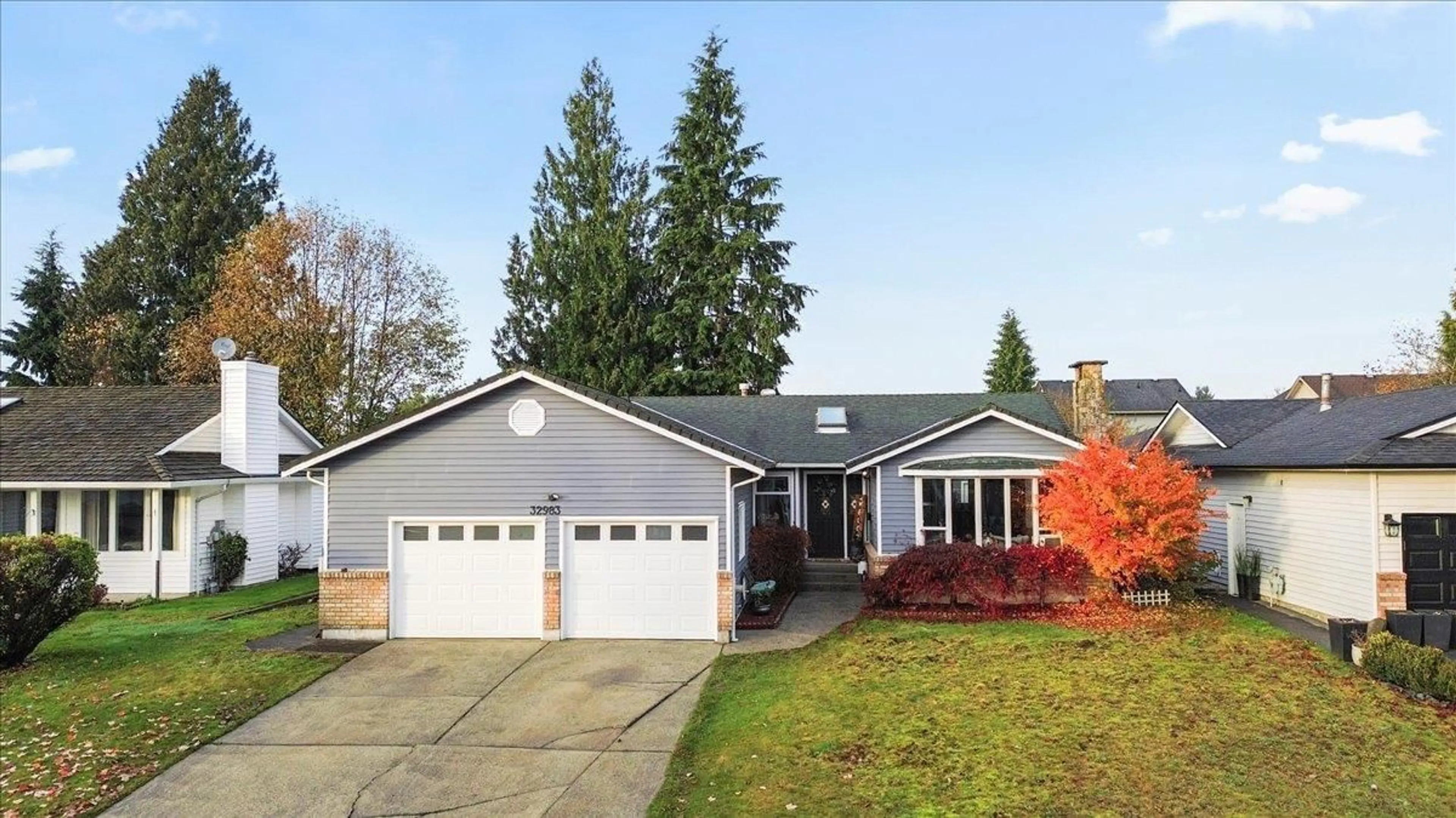 Home with vinyl exterior material, street for 32983 WHIDDEN, Mission British Columbia V2V6G4