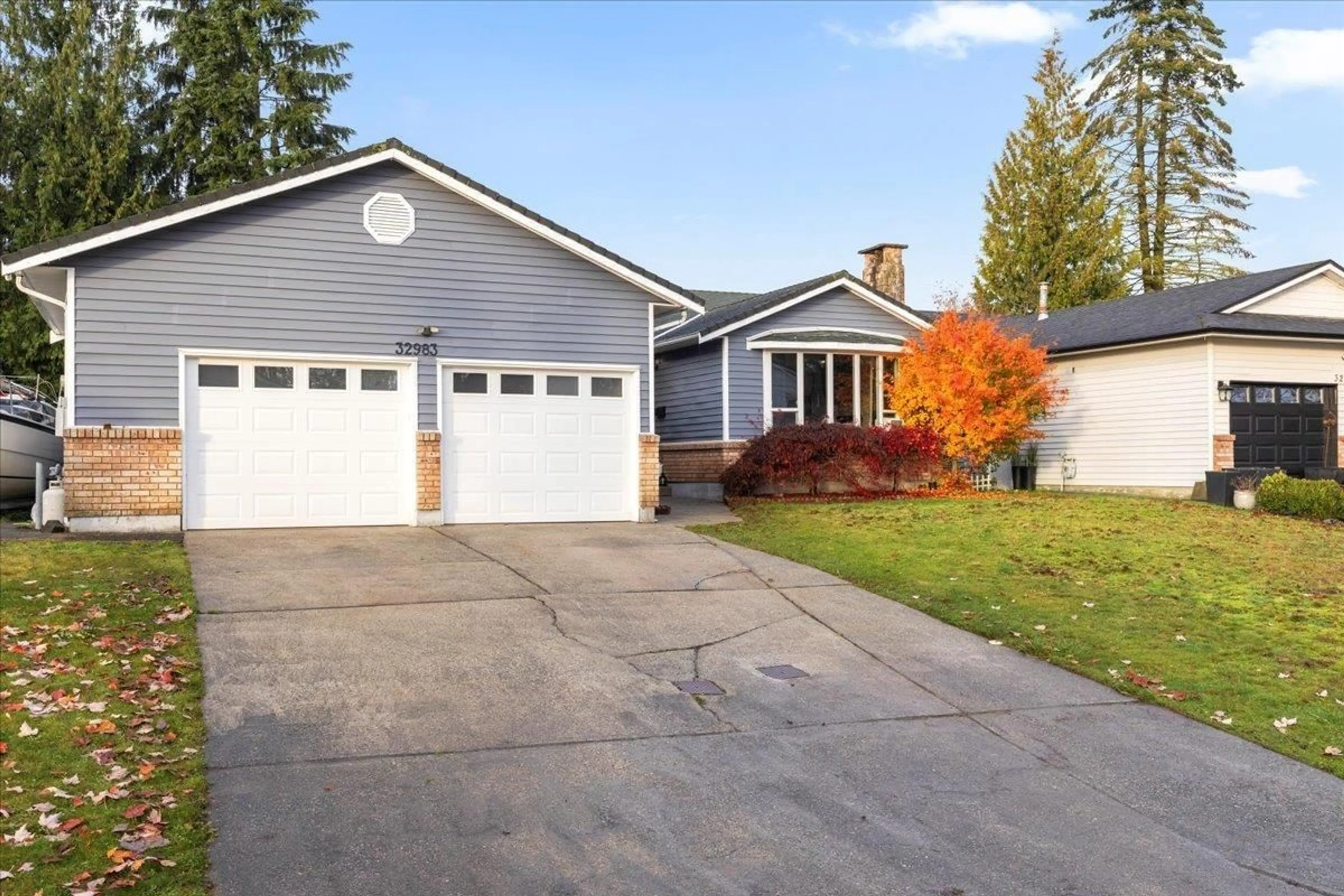 Home with vinyl exterior material, street for 32983 WHIDDEN, Mission British Columbia V2V6G4