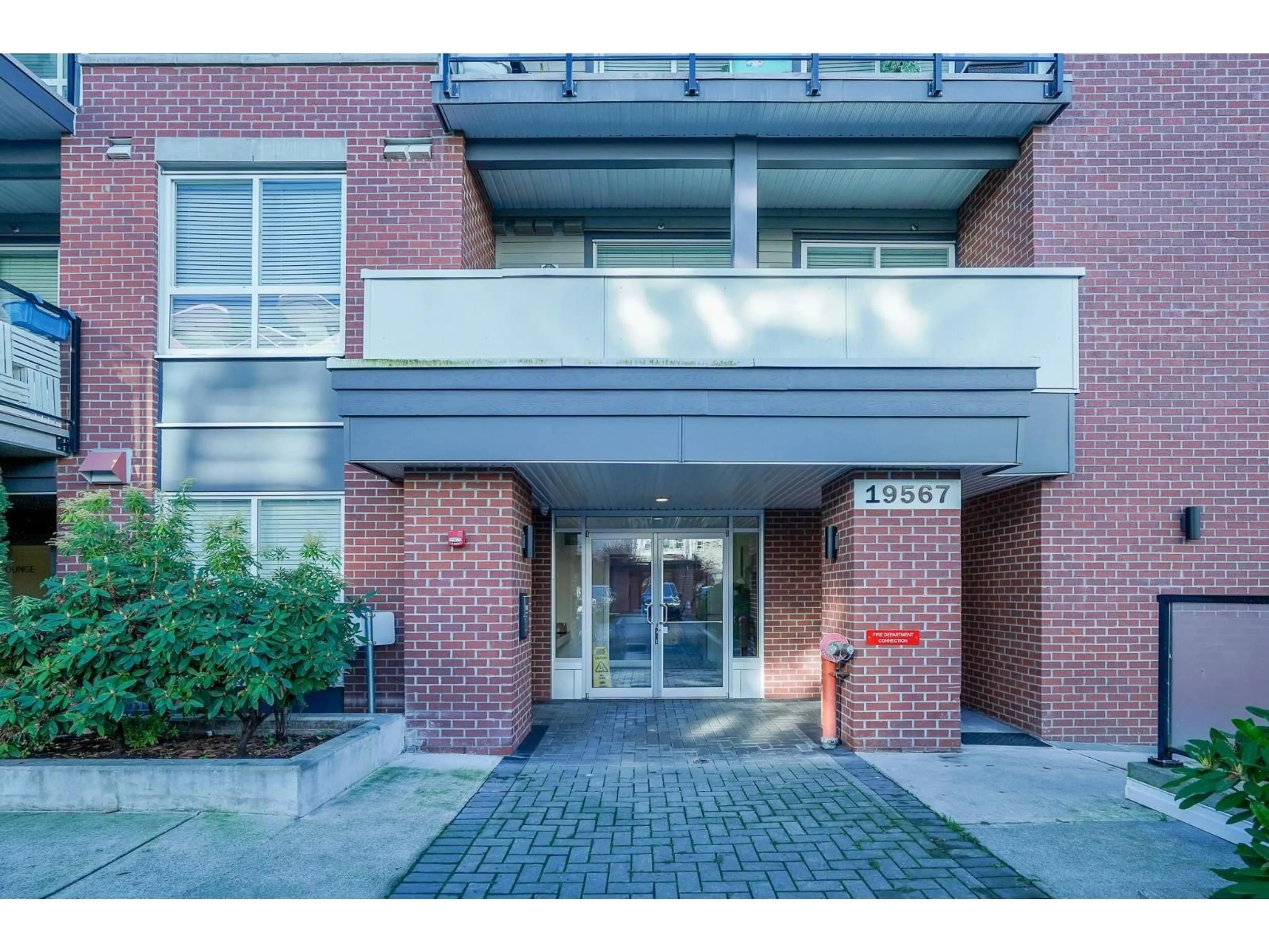 Indoor foyer for 414 - 19567 64 AVENUE, Surrey British Columbia V3S7H8