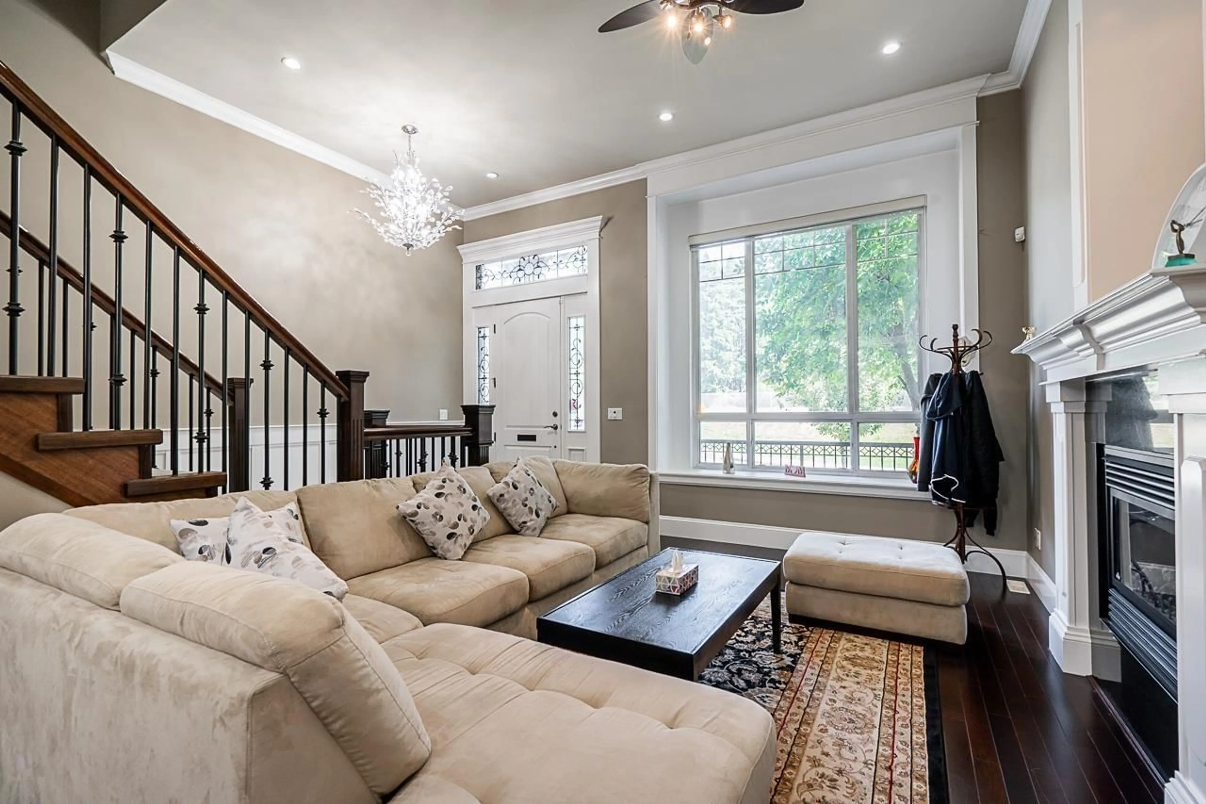 Living room with furniture, wood/laminate floor for 5909 125 STREET, Surrey British Columbia V3X1X2