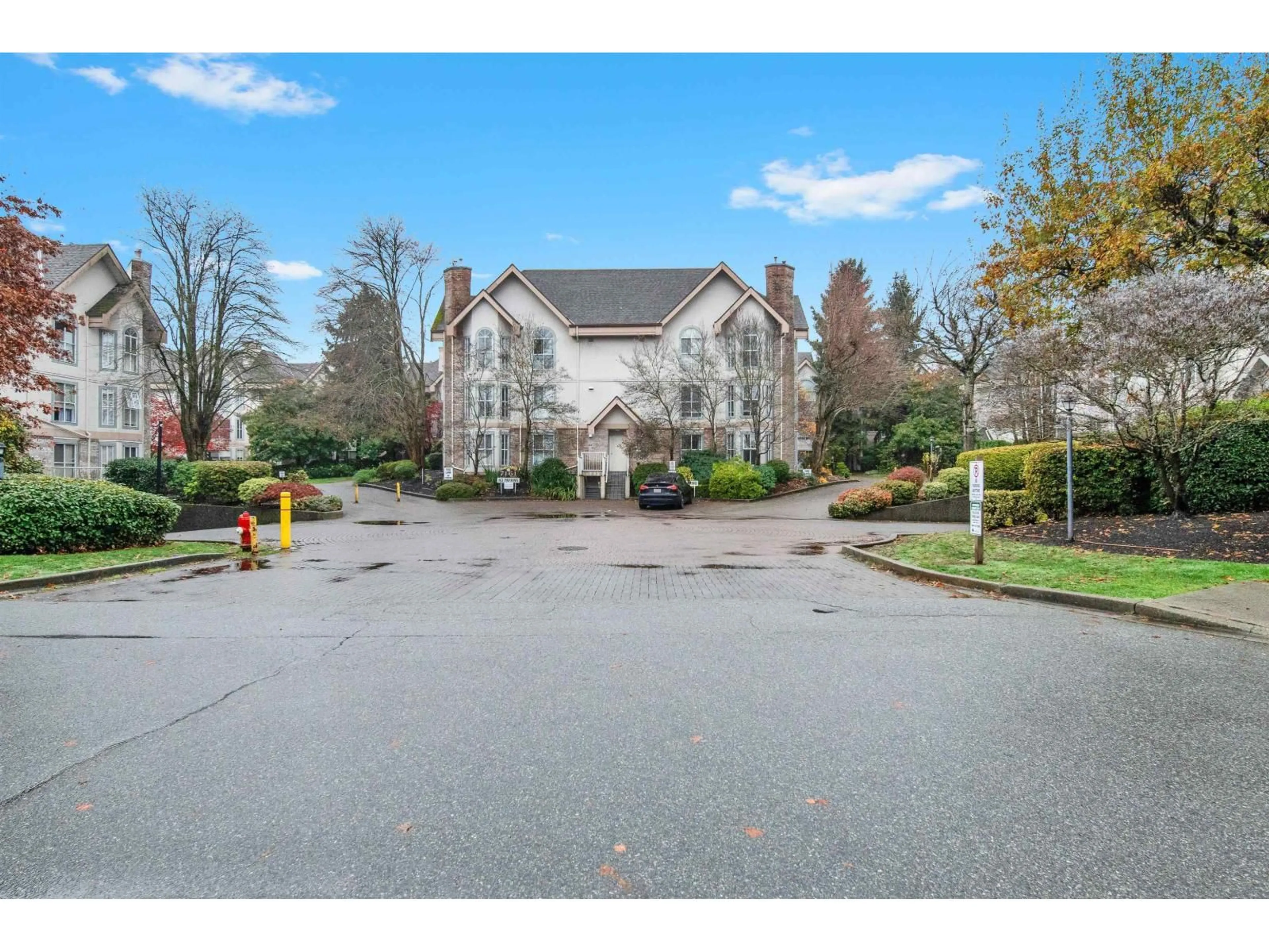 A pic from outside/outdoor area/front of a property/back of a property/a pic from drone, street for 216 - 7171 121 STREET, Surrey British Columbia V3W1G9