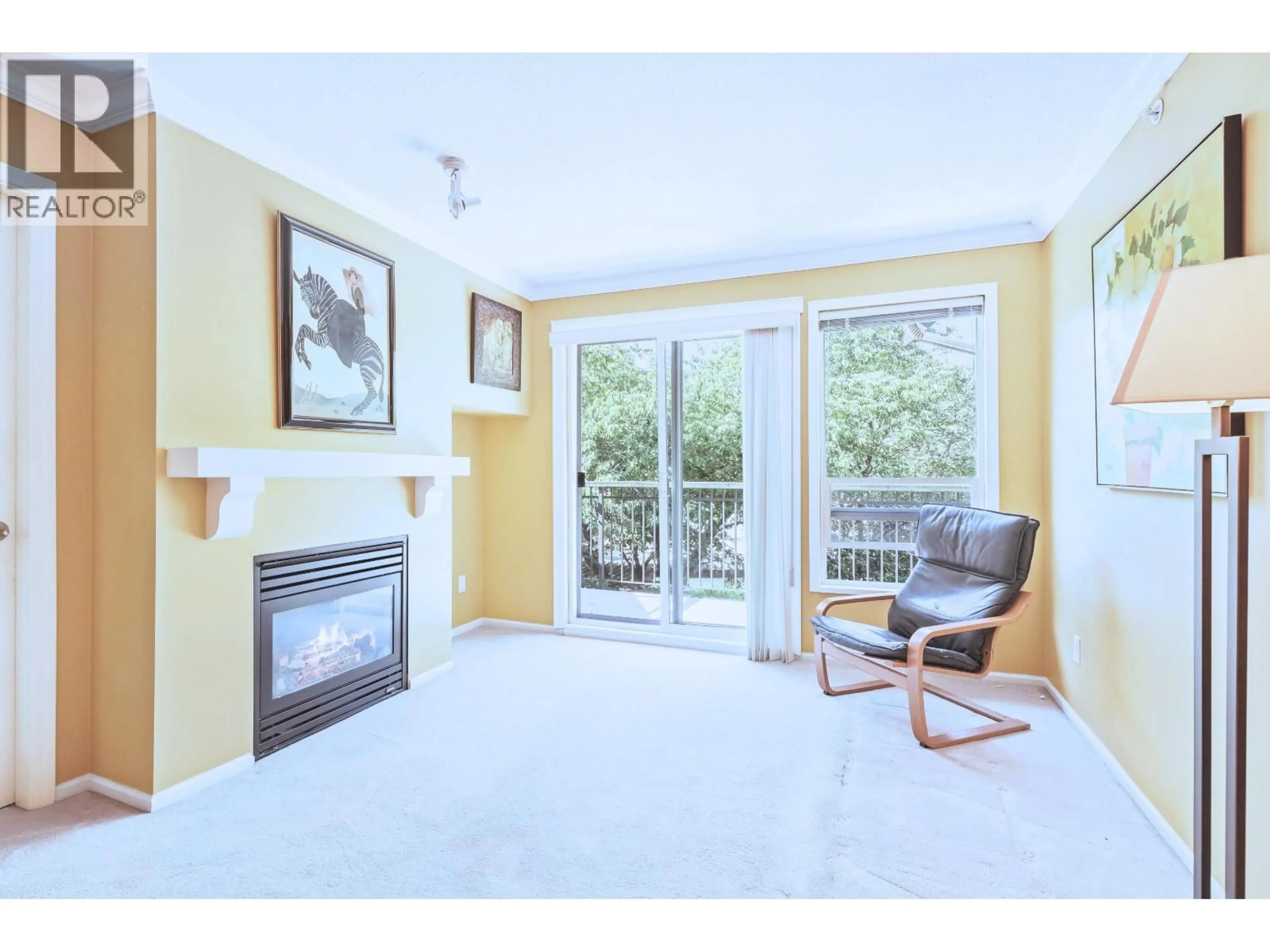 Living room with furniture, unknown for 355 - 1100 29TH STREET, North Vancouver British Columbia V7K3E4