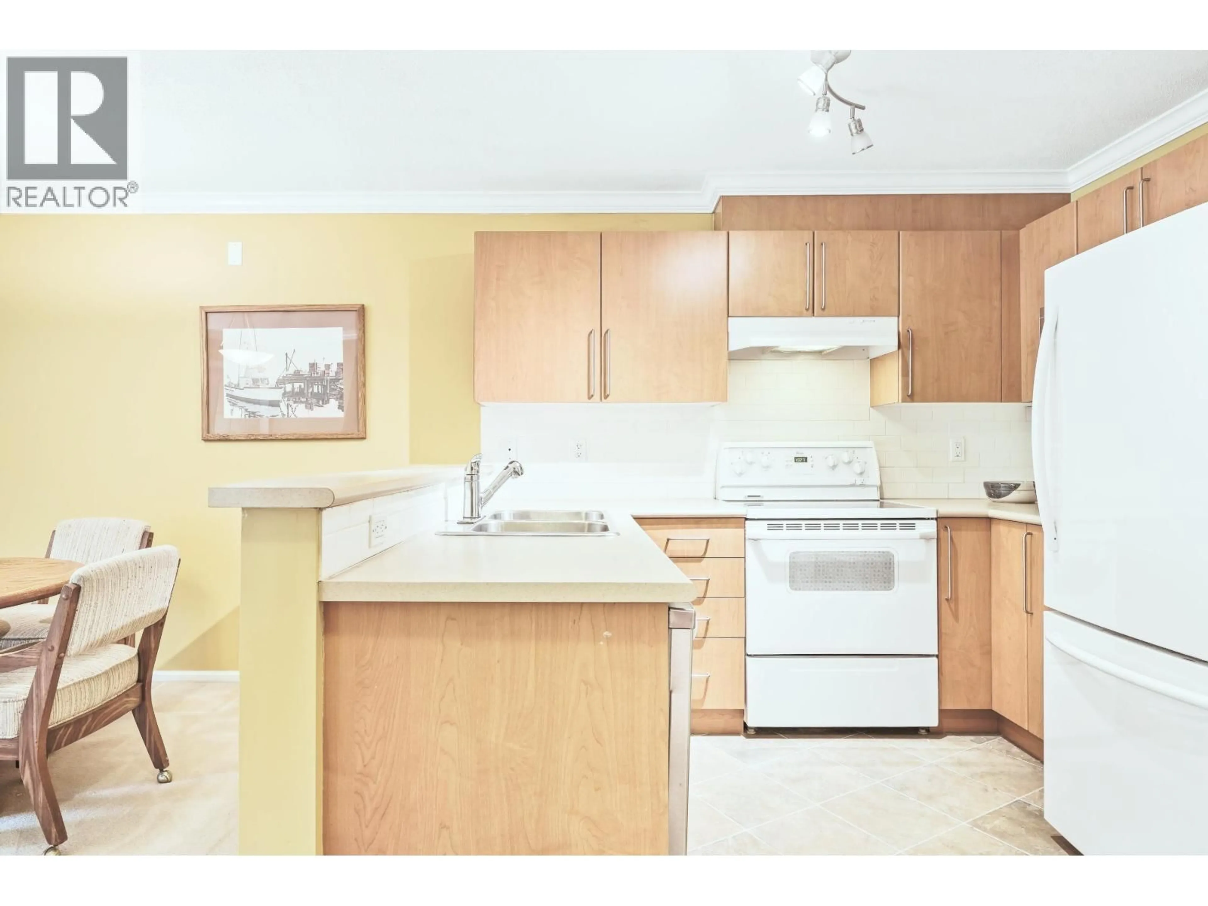 Standard kitchen, unknown for 355 - 1100 29TH STREET, North Vancouver British Columbia V7K3E4