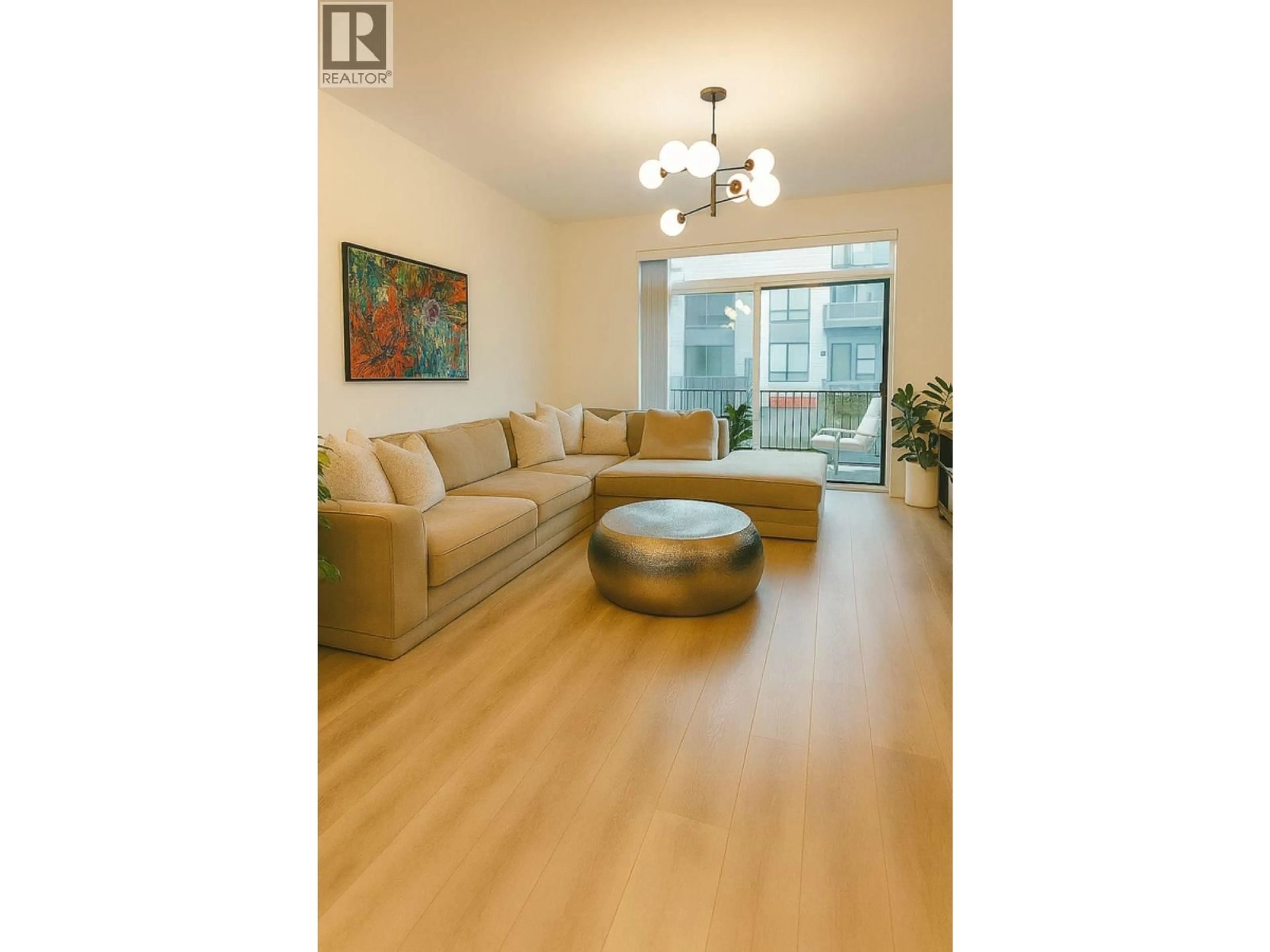 Living room with furniture, wood/laminate floor for 1344 HALYARD PLACE, Squamish British Columbia V8B2A1