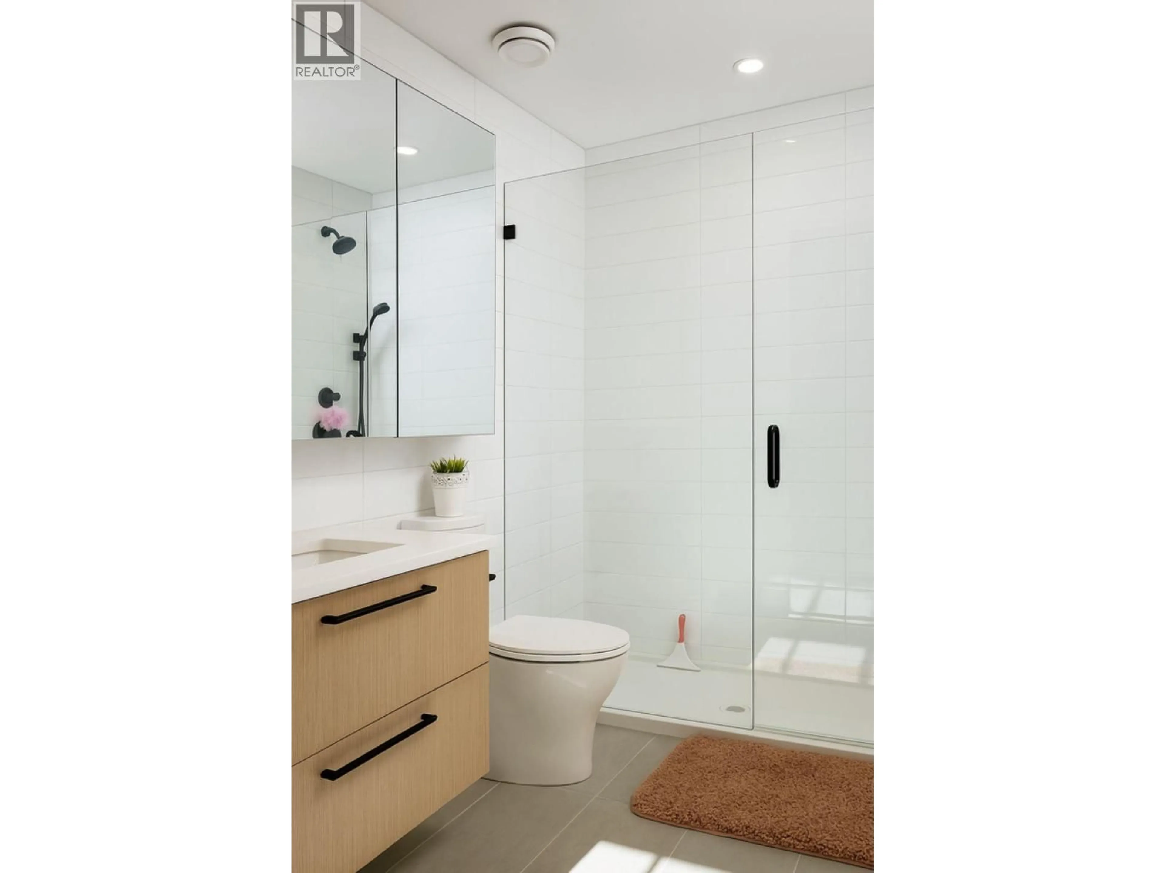 Contemporary bathroom, ceramic/tile floor for 1344 HALYARD PLACE, Squamish British Columbia V8B2A1