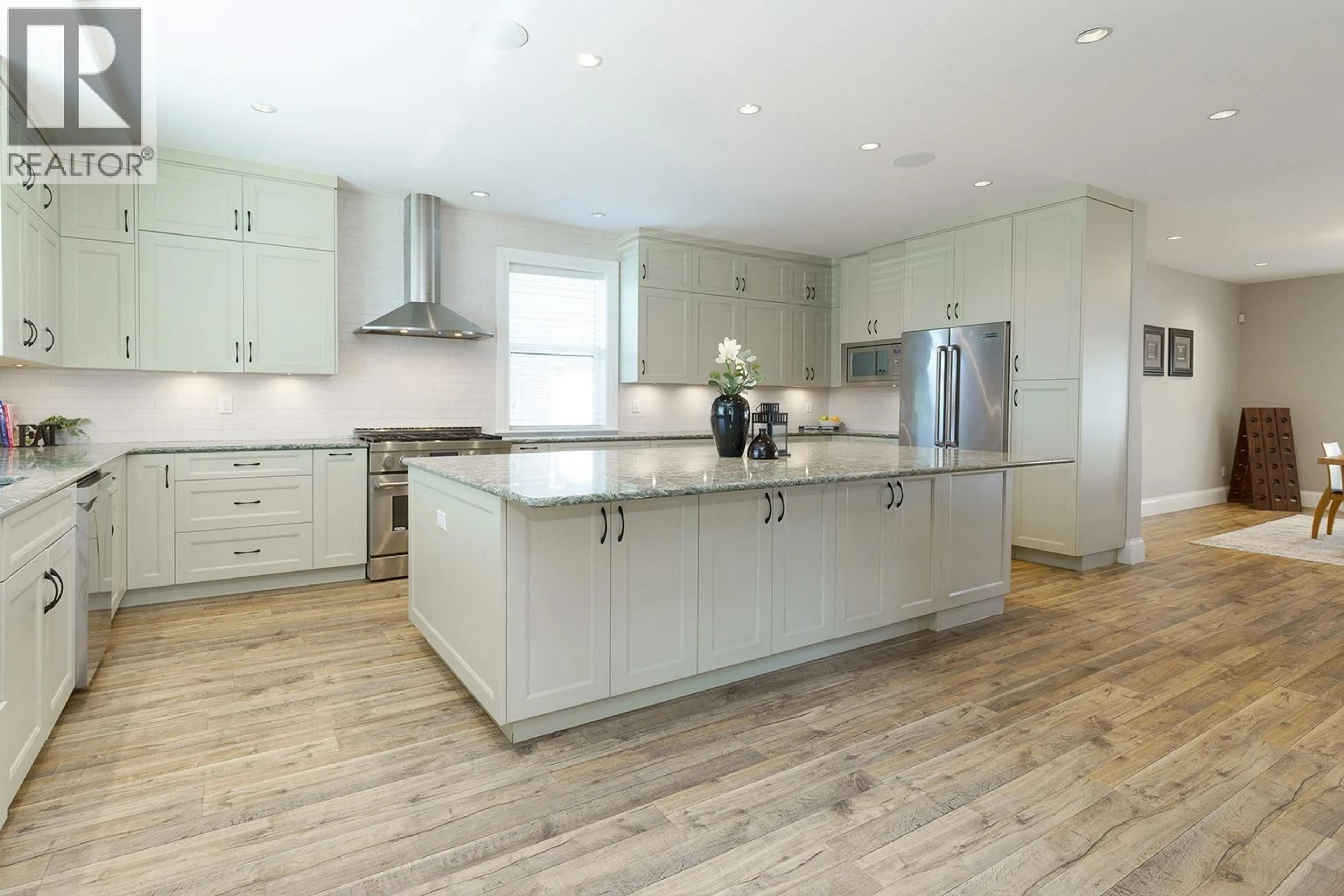 Open concept kitchen, unknown for 1055 CHARLAND AVENUE, Coquitlam British Columbia V3K3K8