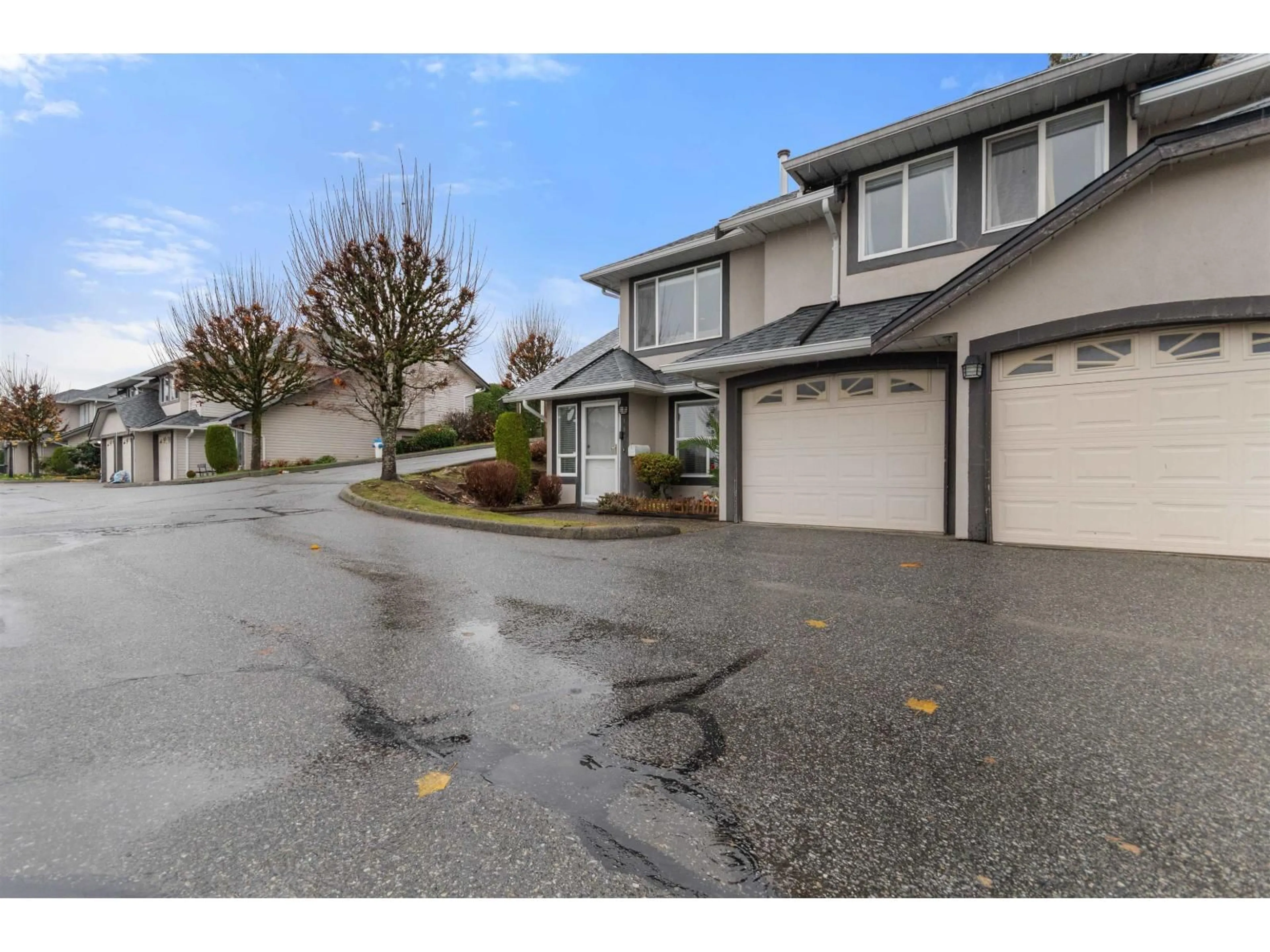 A pic from outside/outdoor area/front of a property/back of a property/a pic from drone, street for 187 - 3160 TOWNLINE, Abbotsford British Columbia V2T5P4