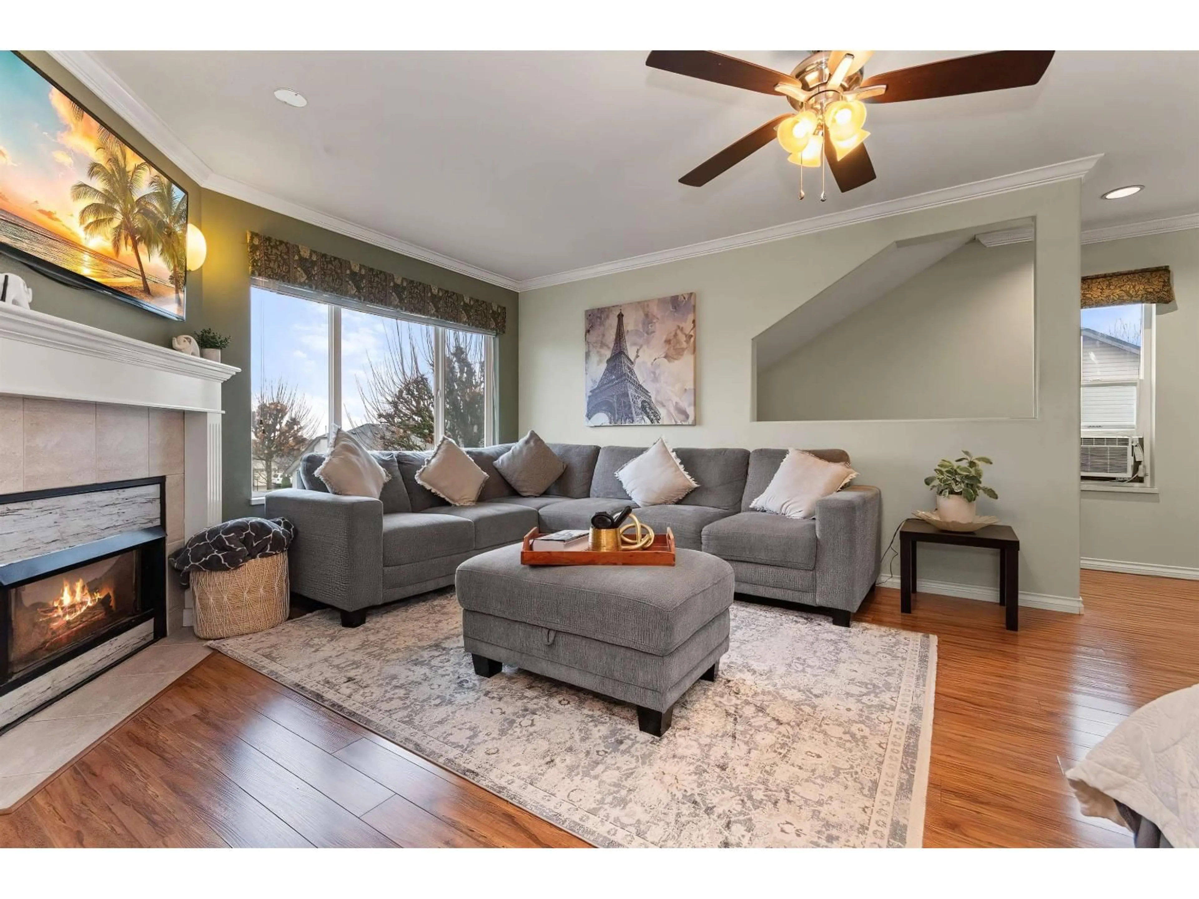 Living room with furniture, wood/laminate floor for 187 - 3160 TOWNLINE, Abbotsford British Columbia V2T5P4