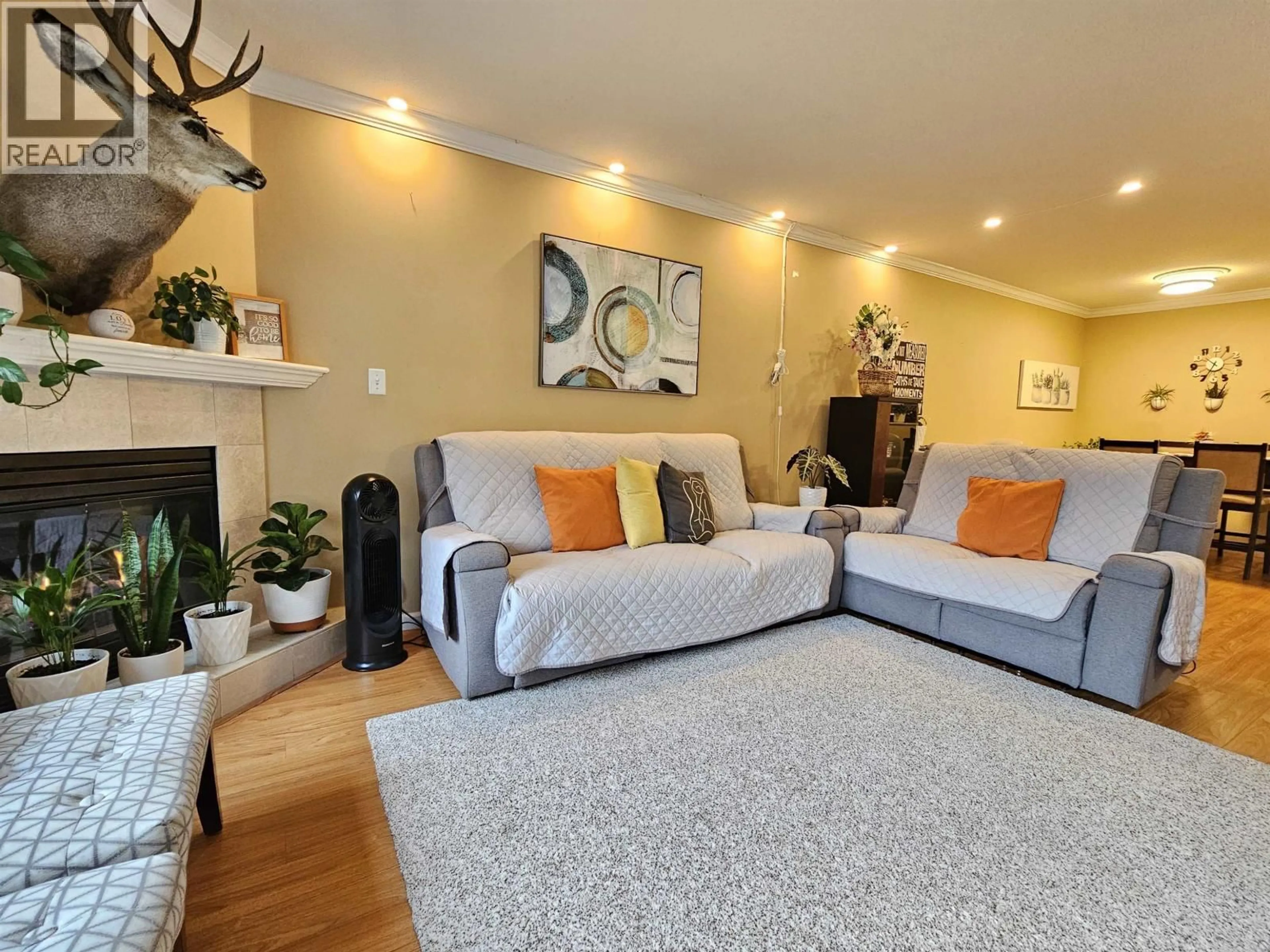 Living room with furniture, unknown for 201 - 1167 PIPELINE ROAD, Coquitlam British Columbia V3B4R9