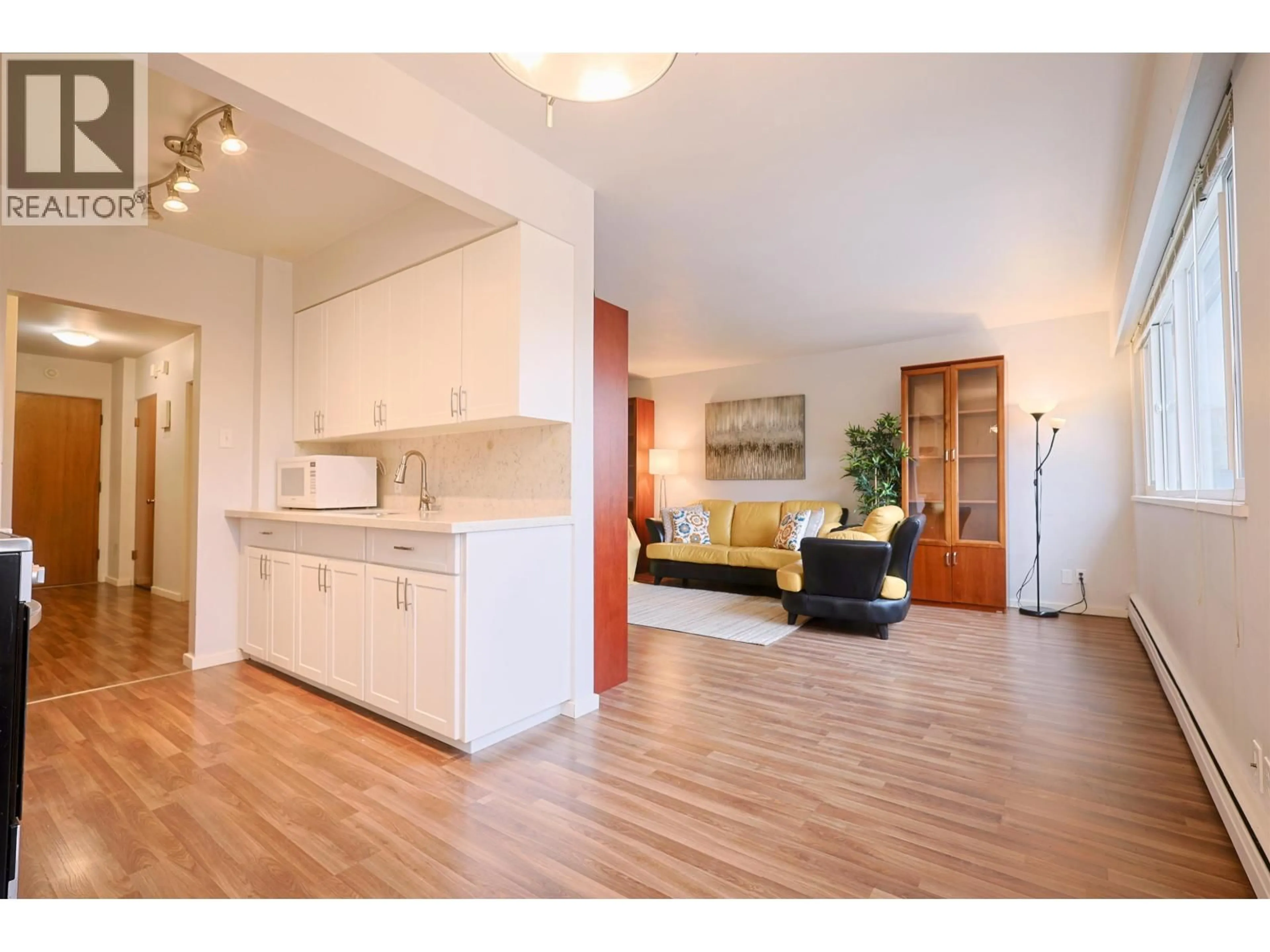 Open concept kitchen, wood/laminate floor for 502 - 1750 ESQUIMALT AVENUE, West Vancouver British Columbia V7V1R8