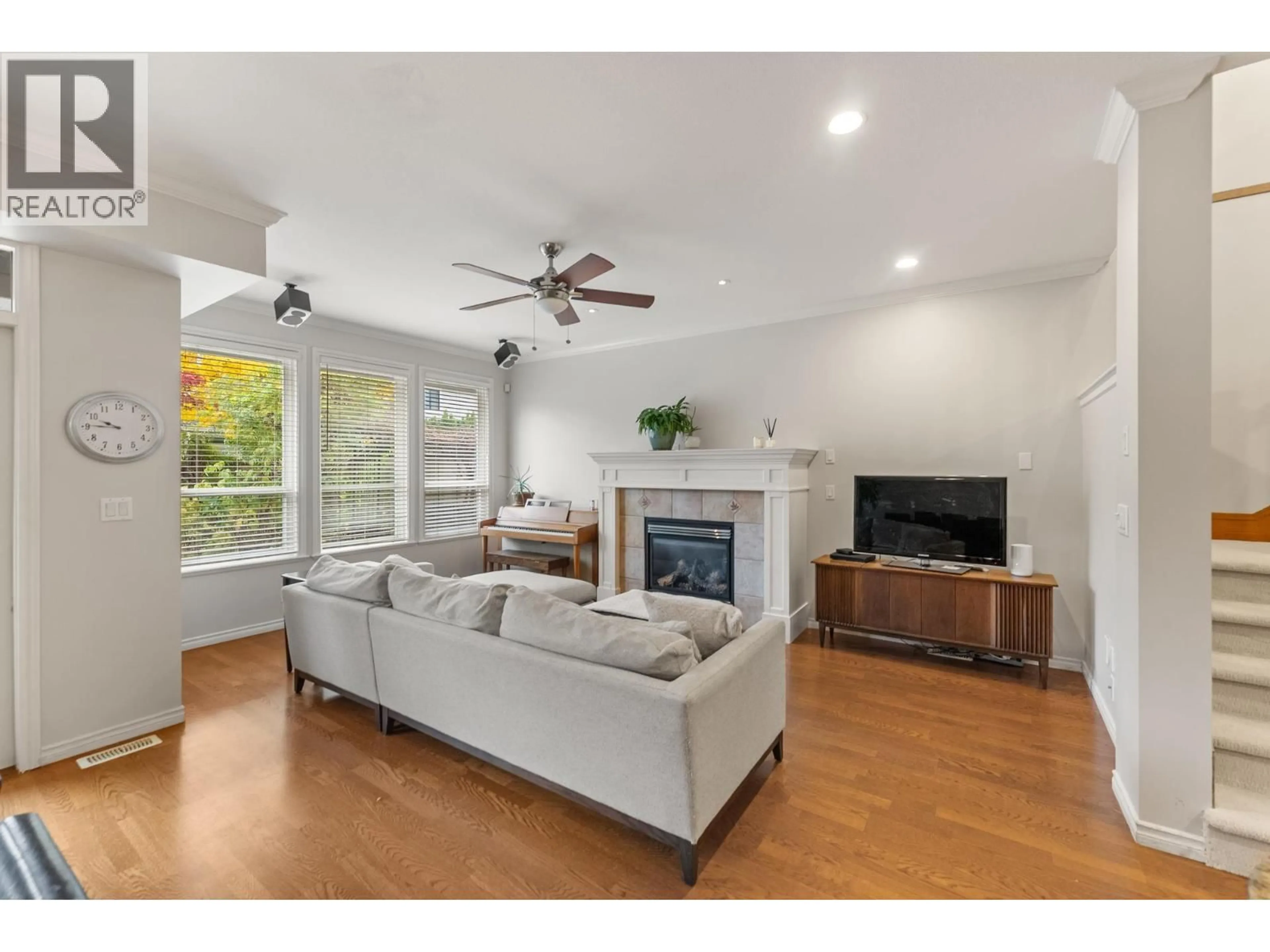 Living room with furniture, wood/laminate floor for 3880 GARRY STREET, Richmond British Columbia V7E2T8